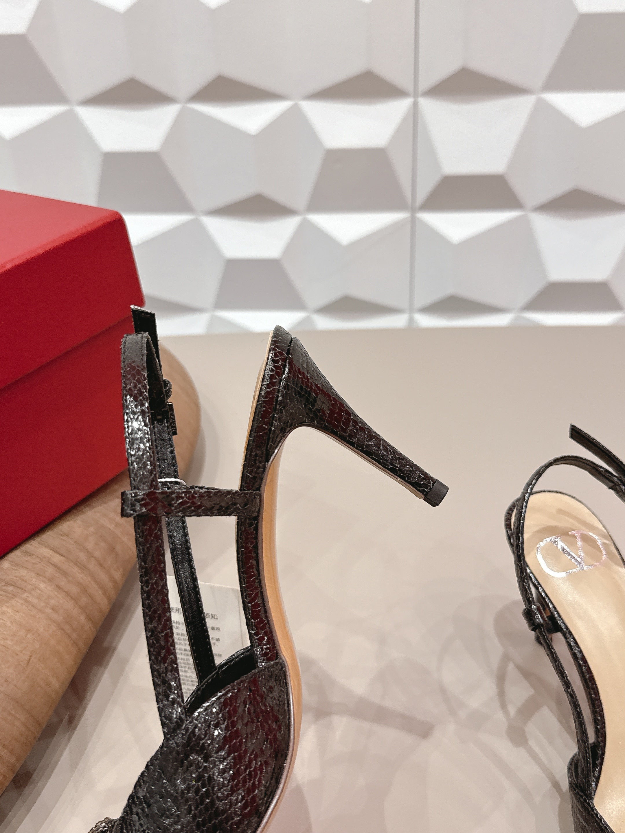 VT 26s Slingback 80 Black Snake Skin 613584