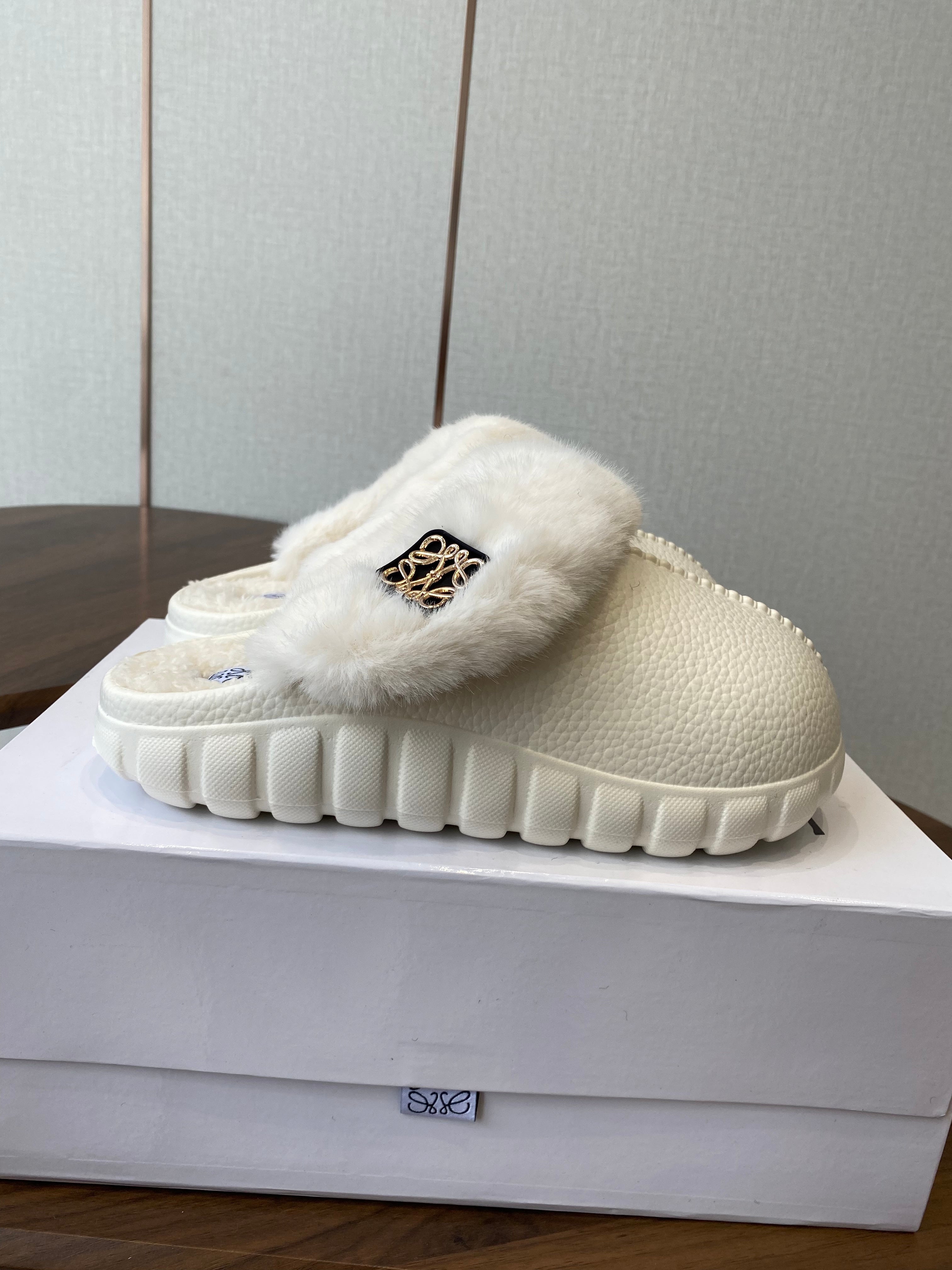 Loewe slippers white leather wool 477789