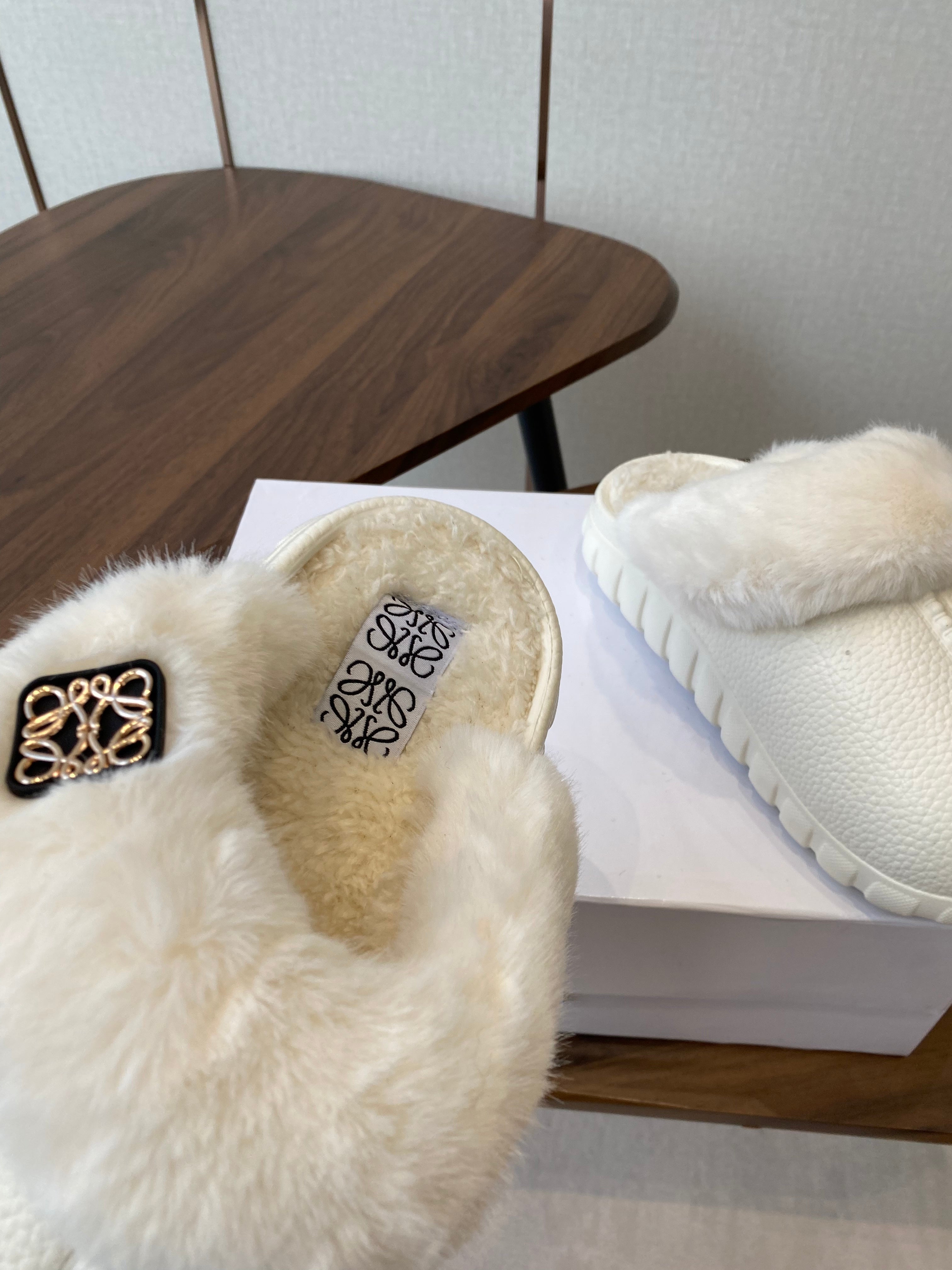 Loewe slippers white leather wool 477789