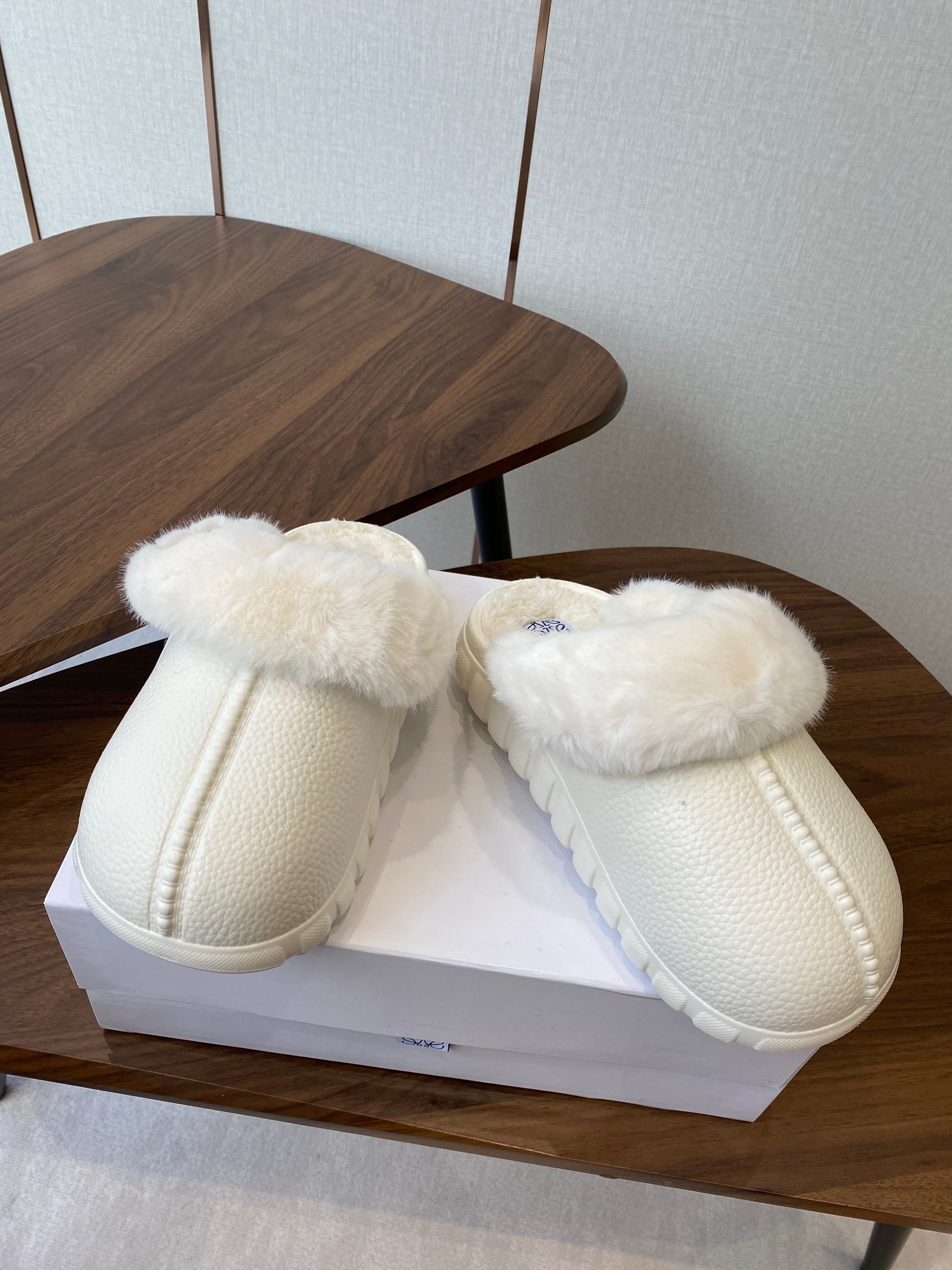 Loewe slippers white leather wool 477789