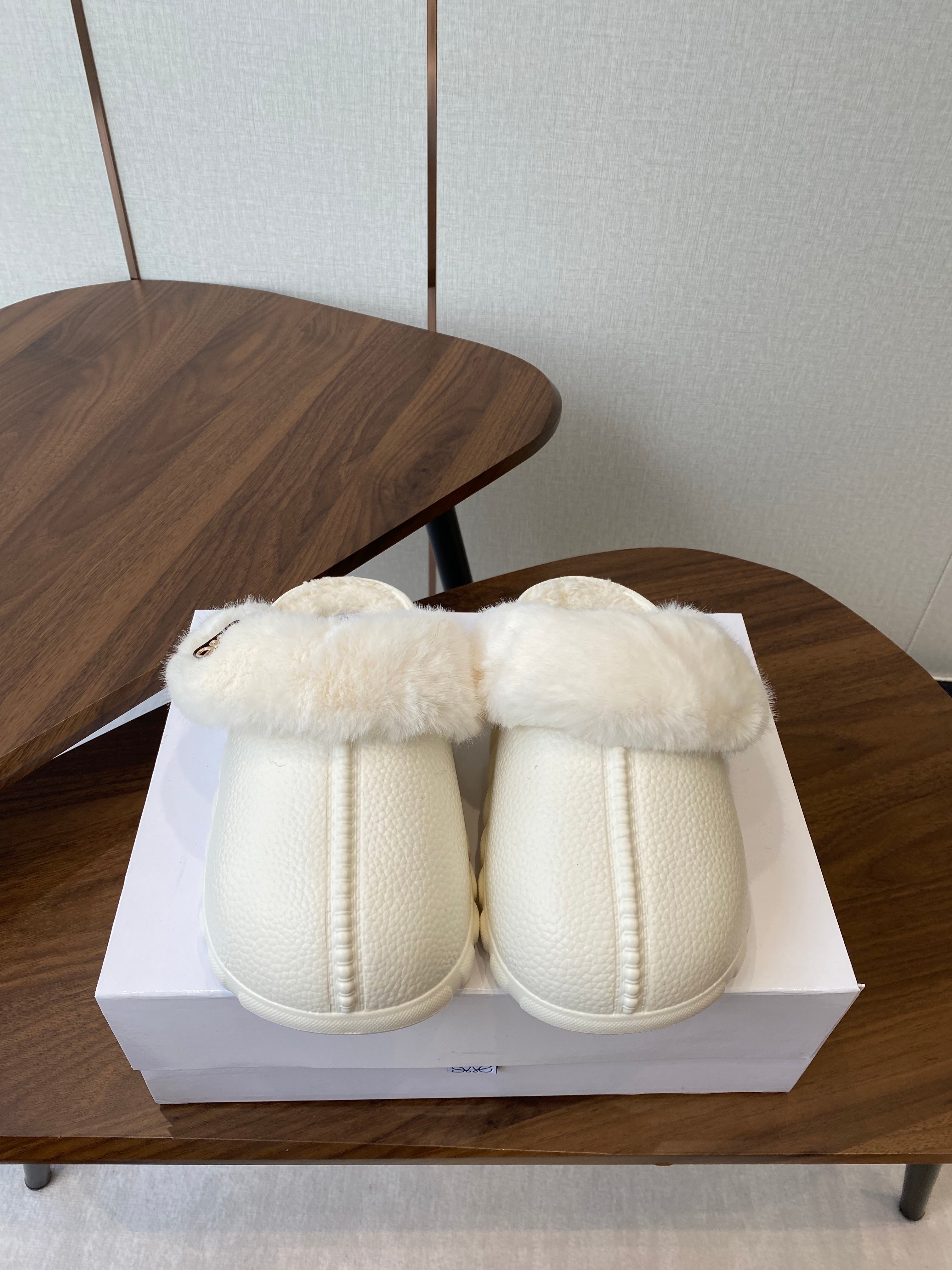 Loewe slippers white leather wool 477789