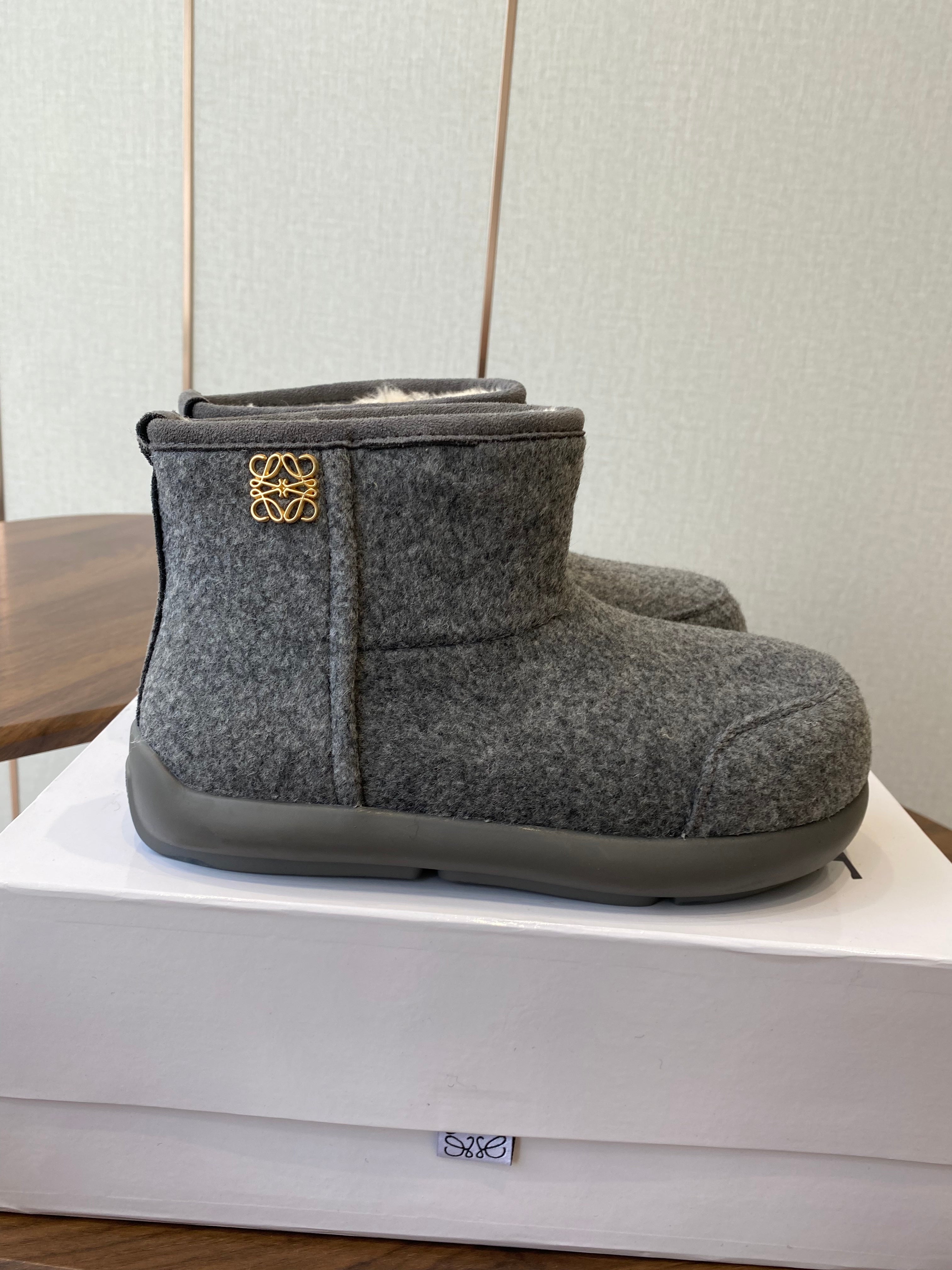 Loewe snow boots gray white suede wool 477799