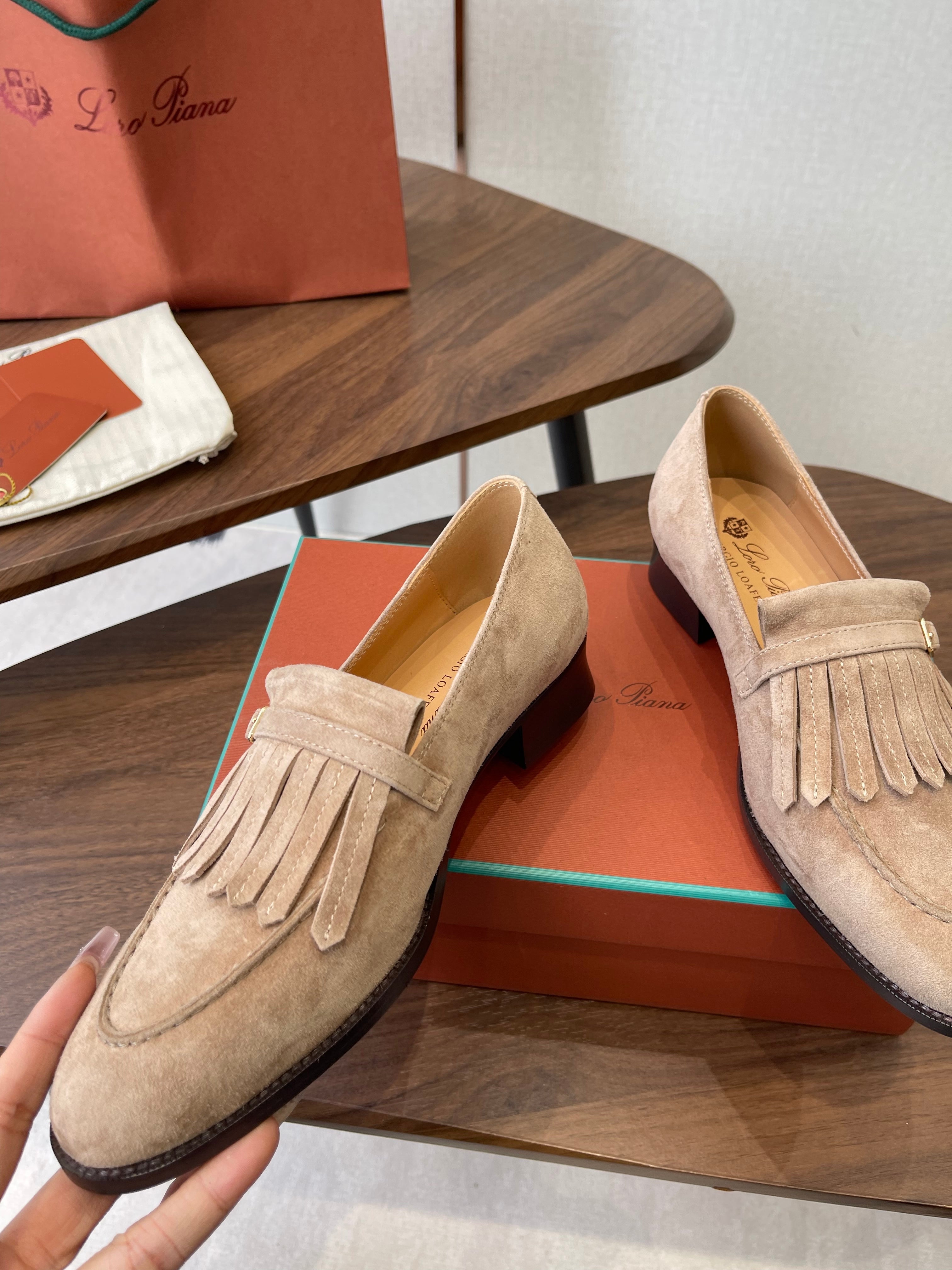 LP 26SS Loafers Beige Suede 579618