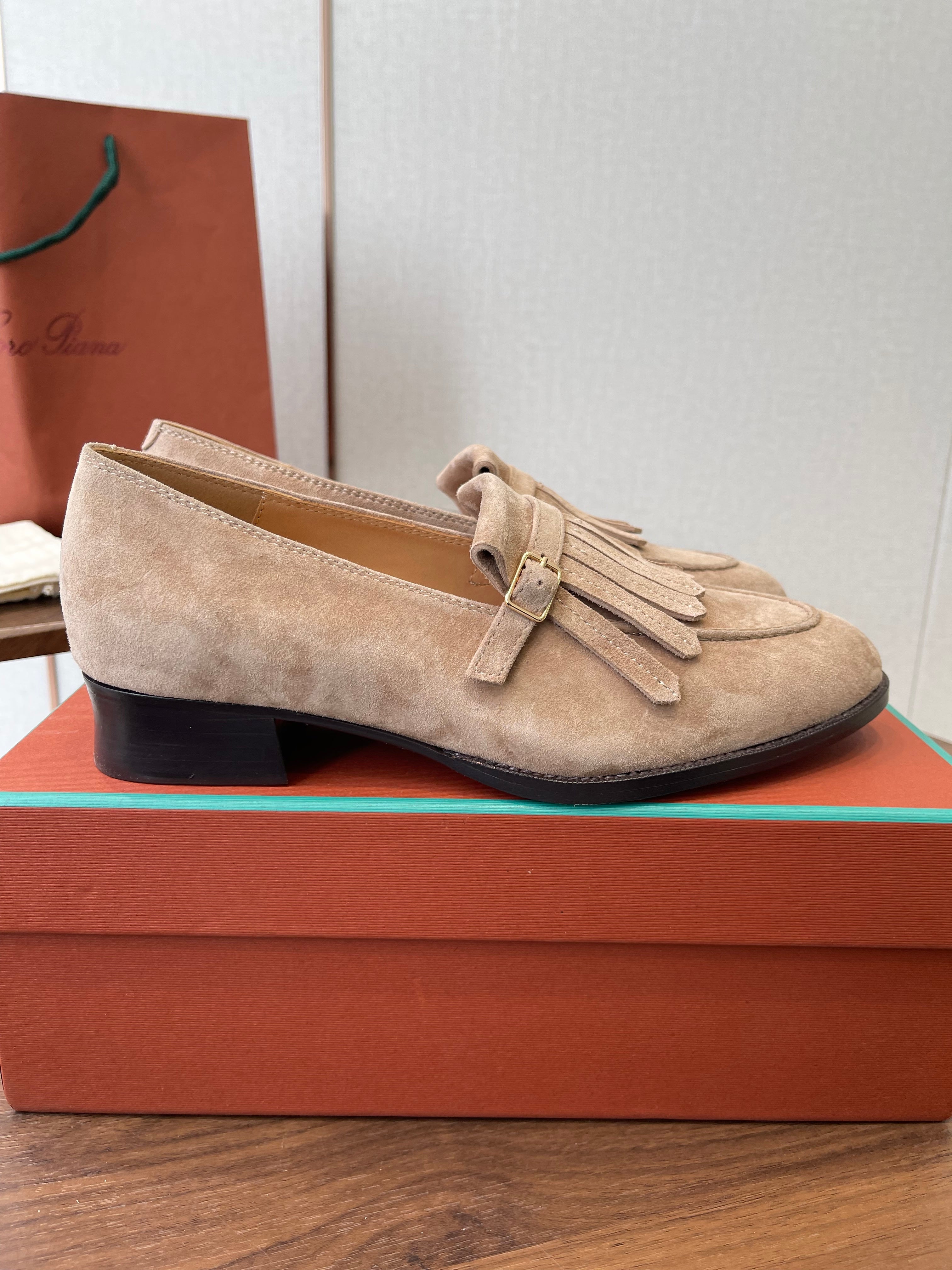 LP 26SS Loafers Beige Suede 579618