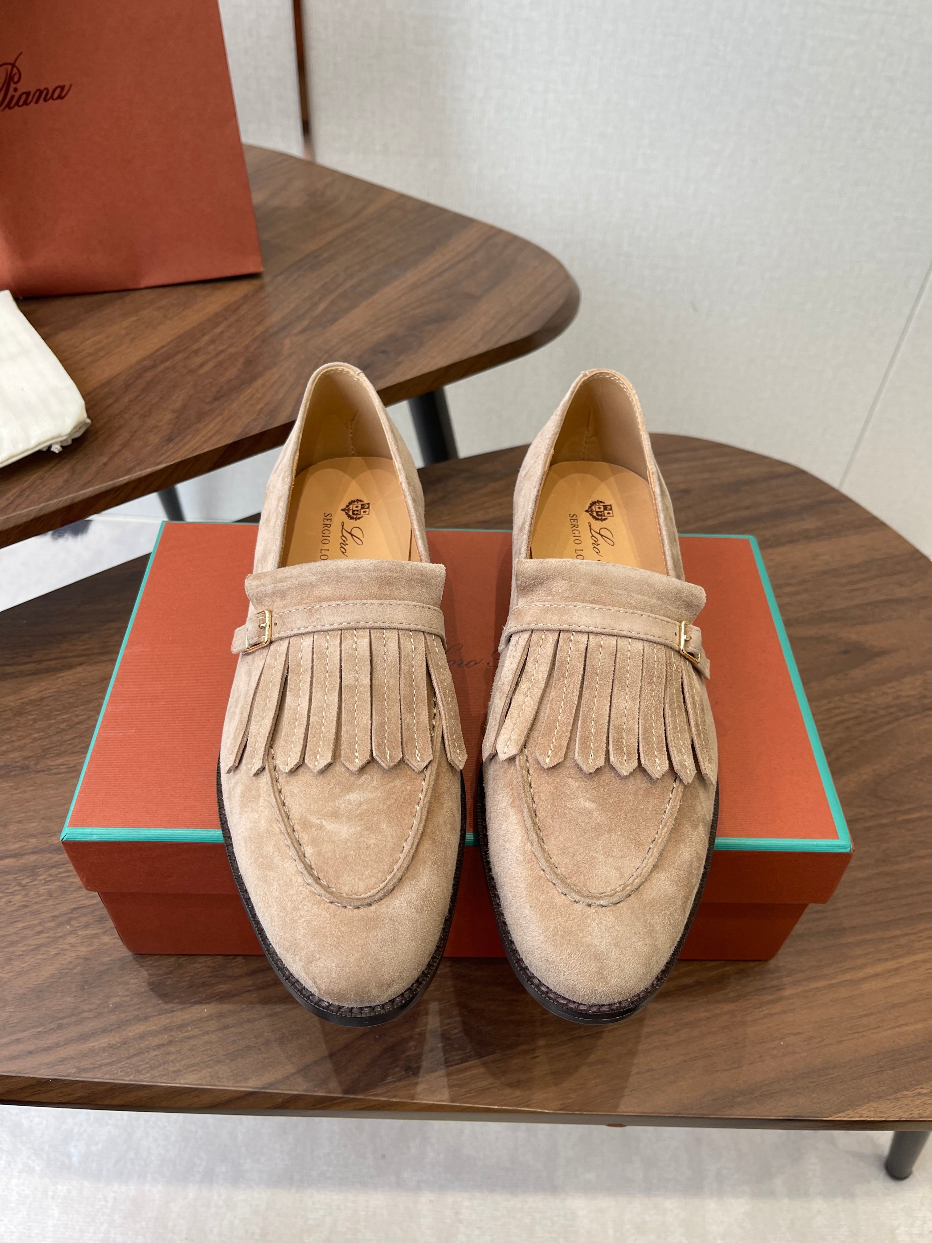 LP 26SS Loafers Beige Suede 579618