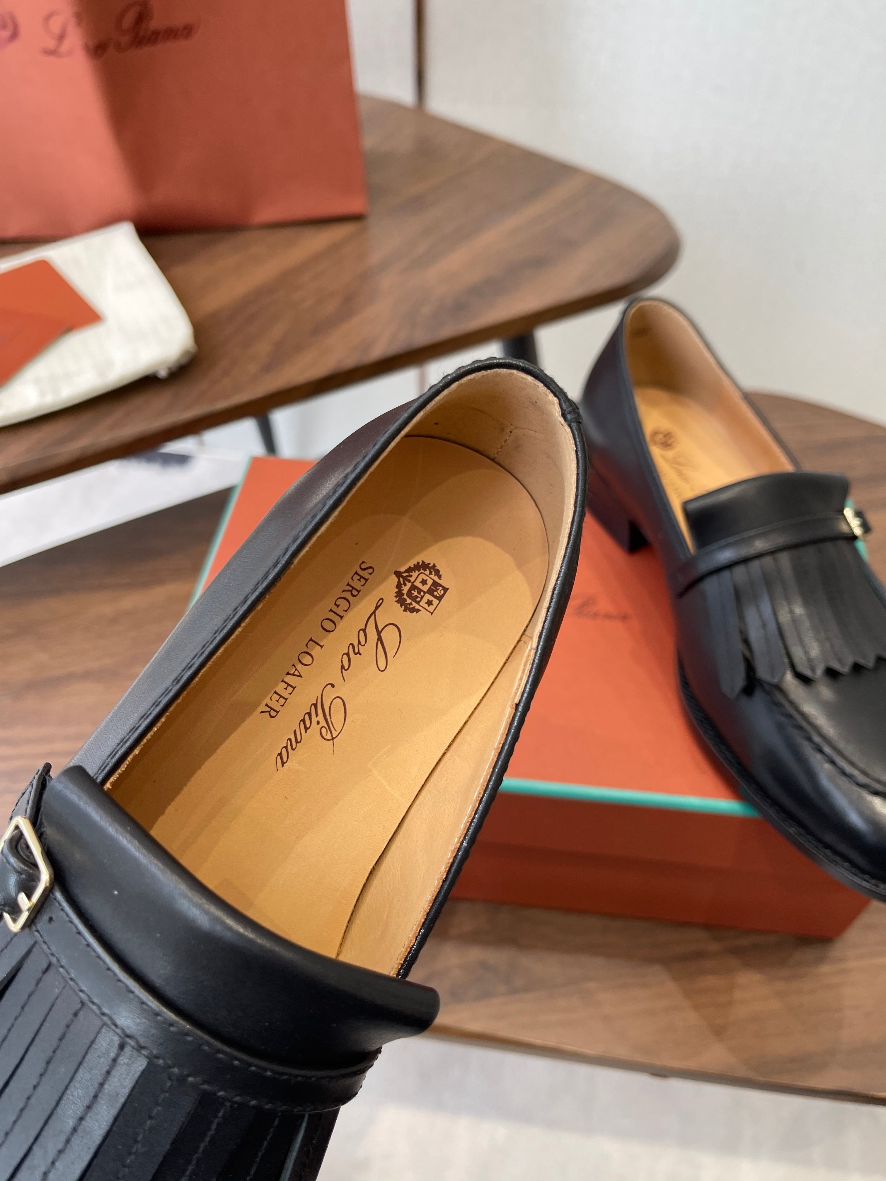 LP 26SS Loafers Black Lambskin 579621