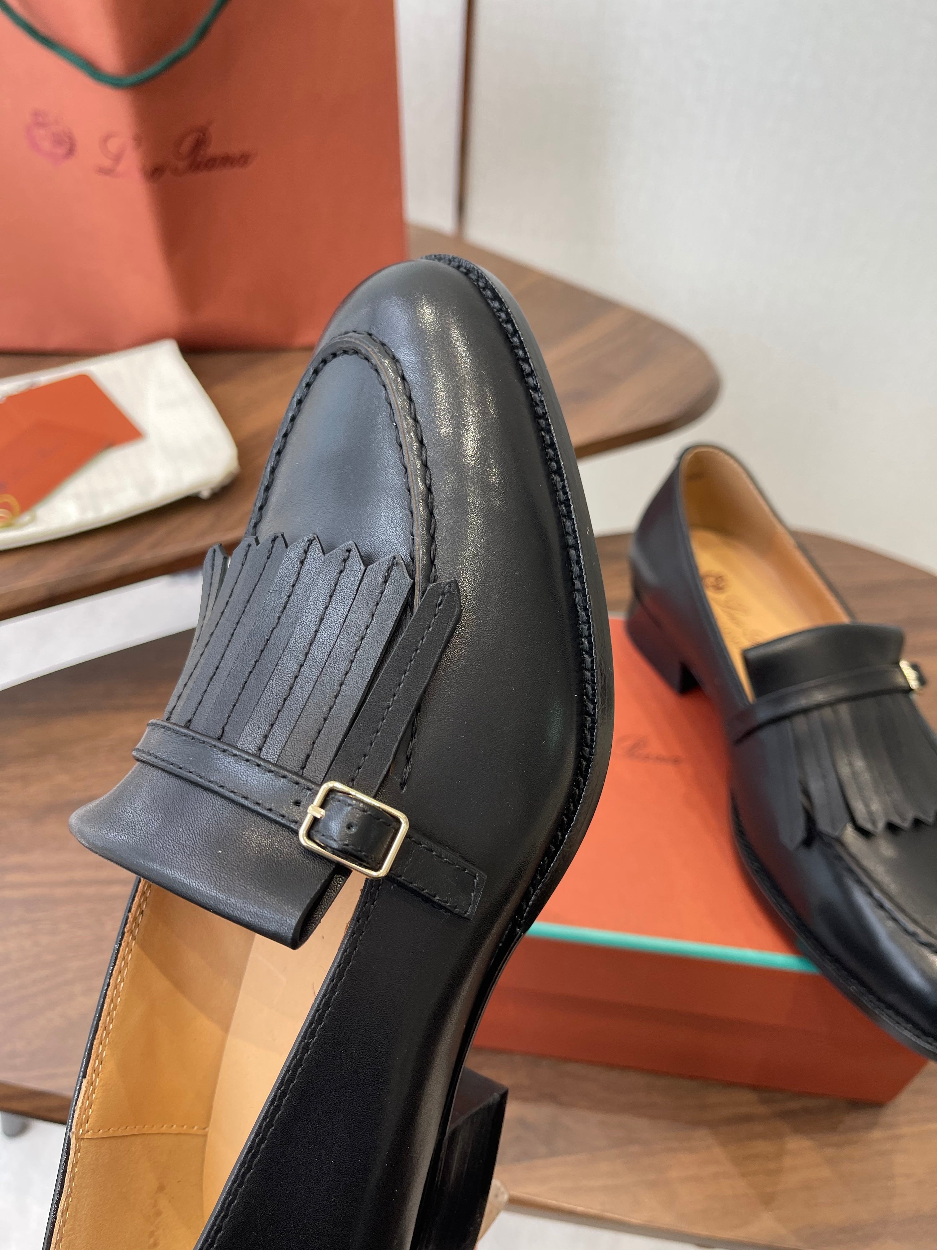 LP 26SS Loafers Black Lambskin 579621