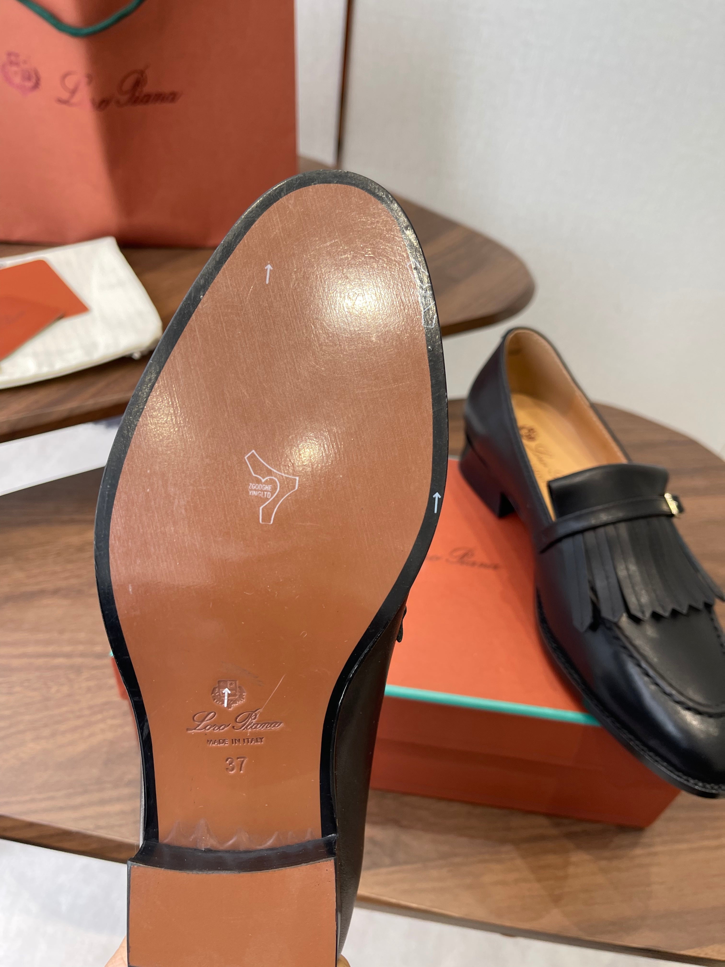 LP 26SS Loafers Black Lambskin 579621