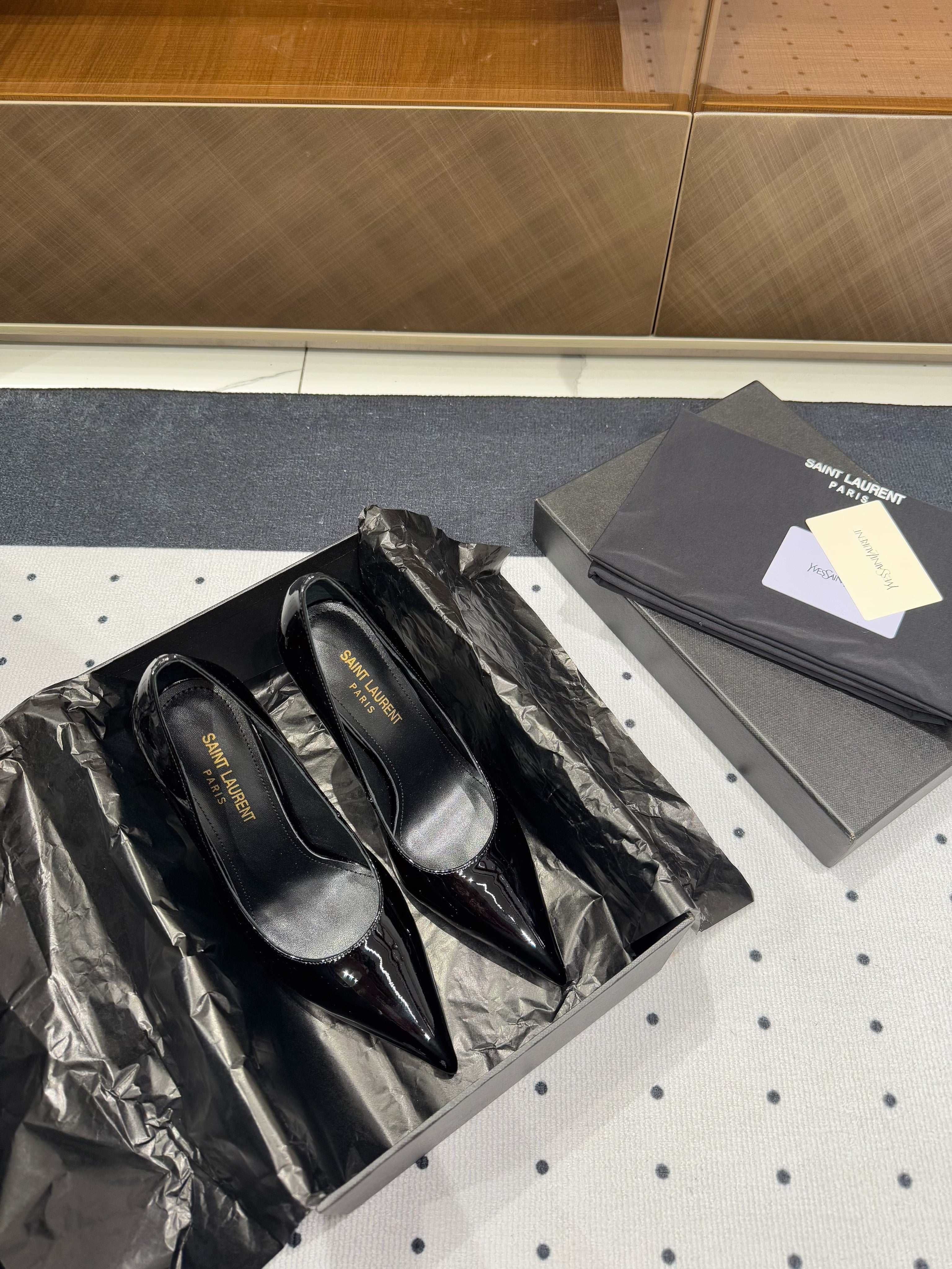 NORMA PUMPS IN BLACK GLOSSY SHEEPSKIN