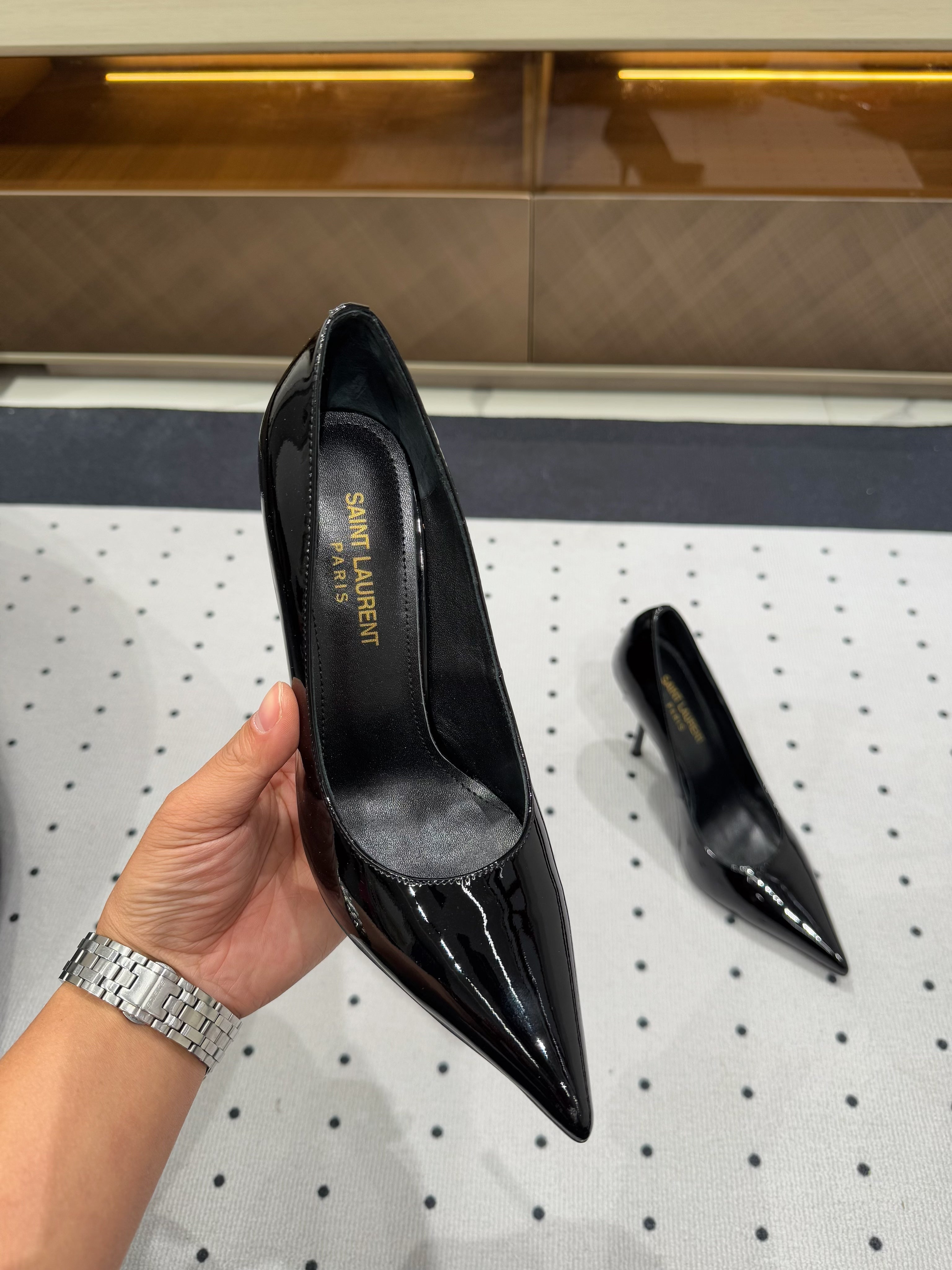 NORMA PUMPS IN BLACK GLOSSY SHEEPSKIN