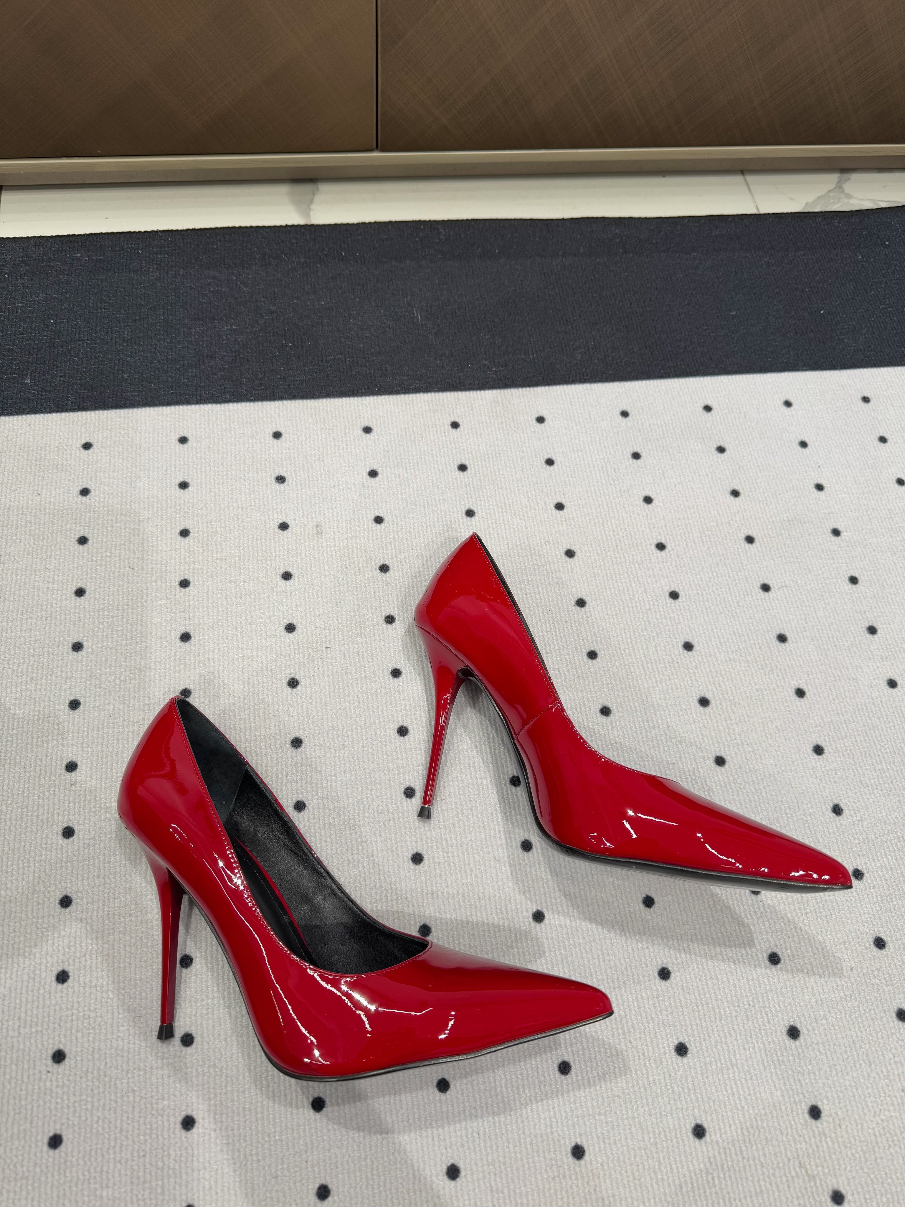 NORMA PUMPS IN RED GLOSSY SHEEPSKIN