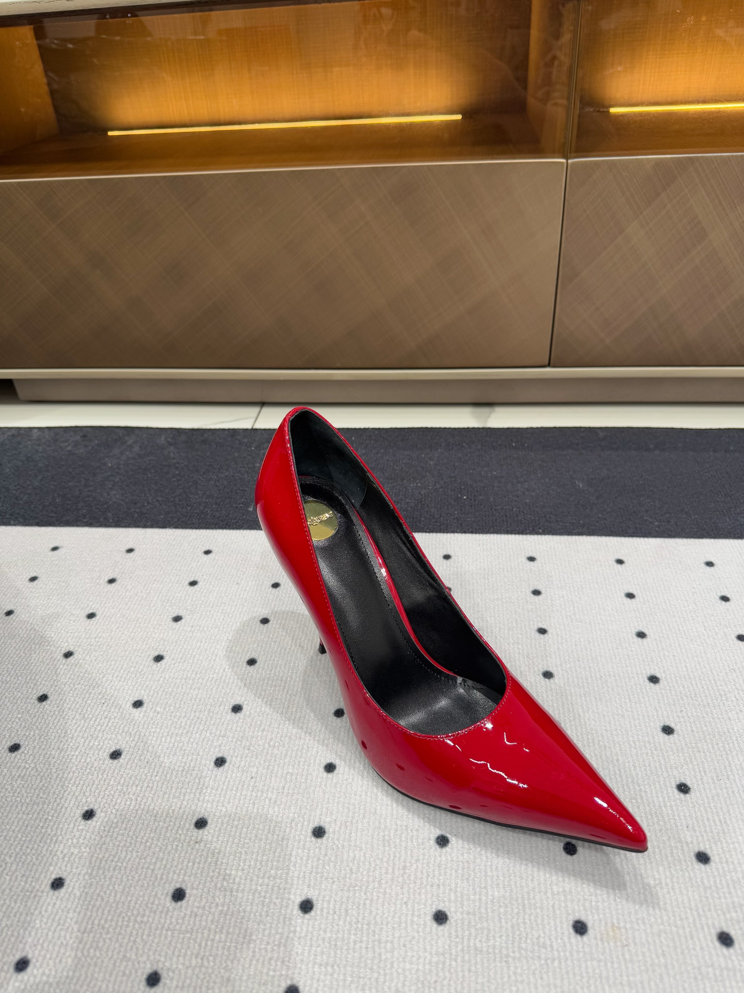 NORMA PUMPS IN RED GLOSSY SHEEPSKIN