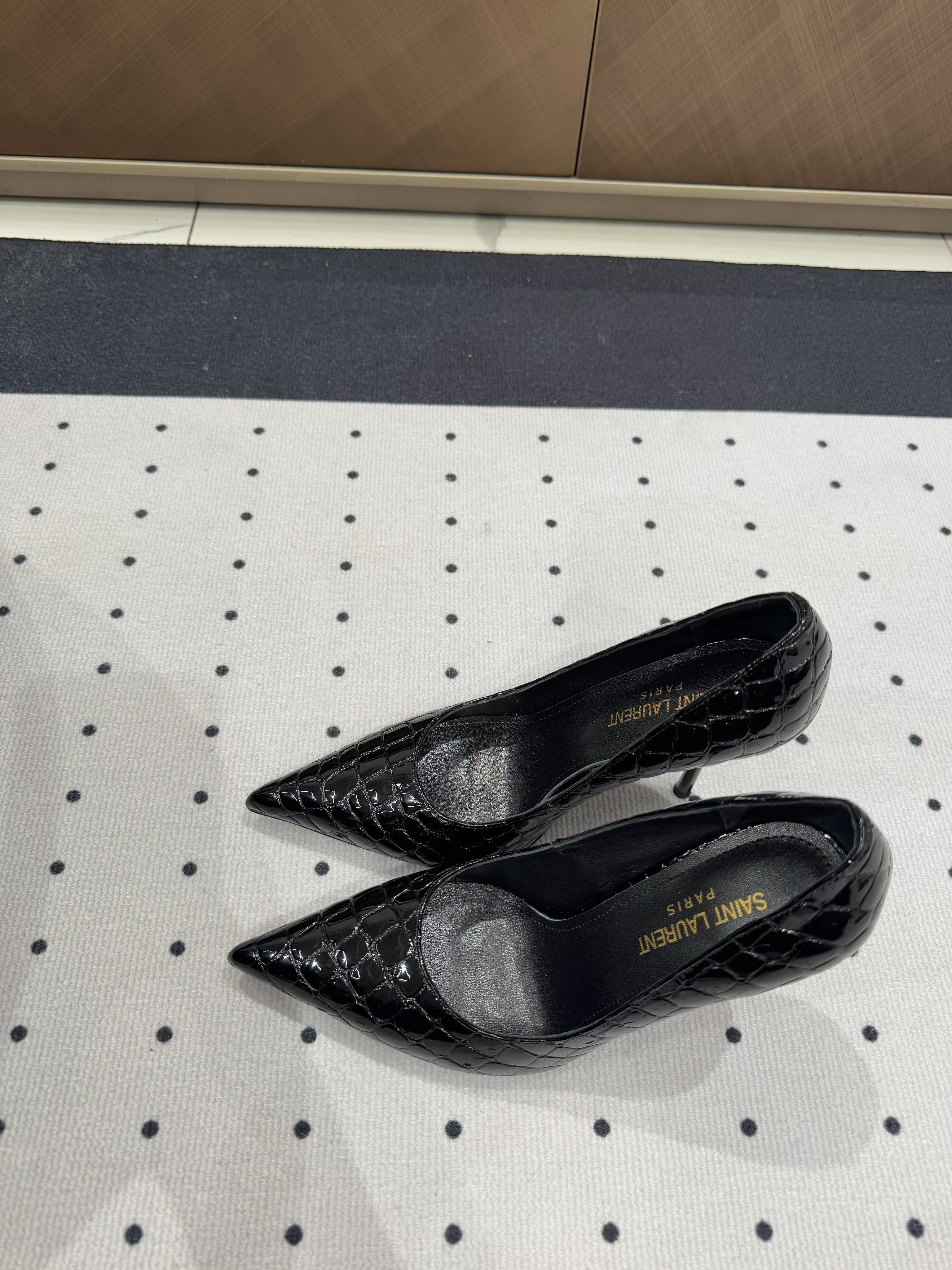 NORMA PUMPS IN BLACK CROCODILE PATTERN SHEEPSKIN