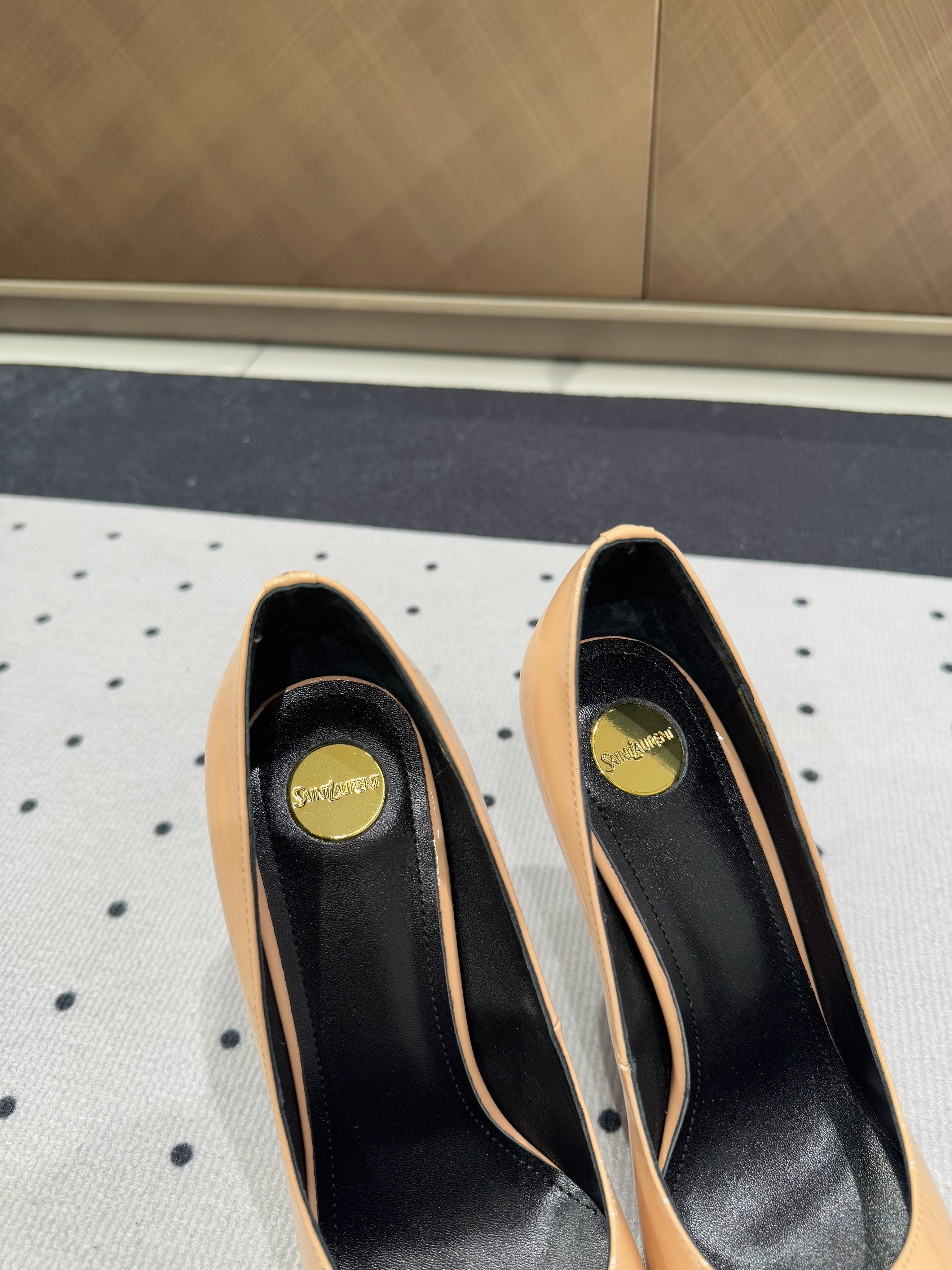 NORMA PUMPS IN BISQUE GLOSSY SHEEPSKIN