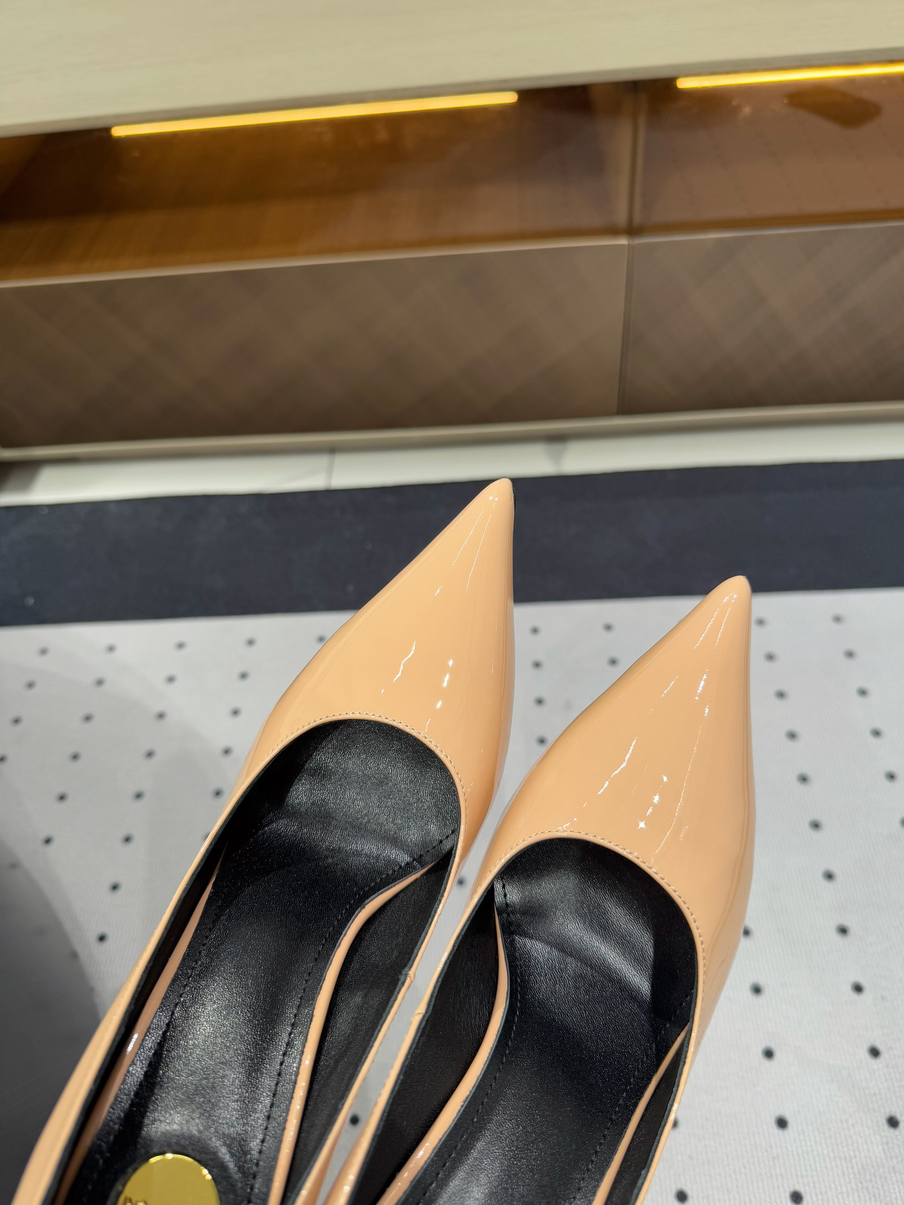 NORMA PUMPS IN BISQUE GLOSSY SHEEPSKIN