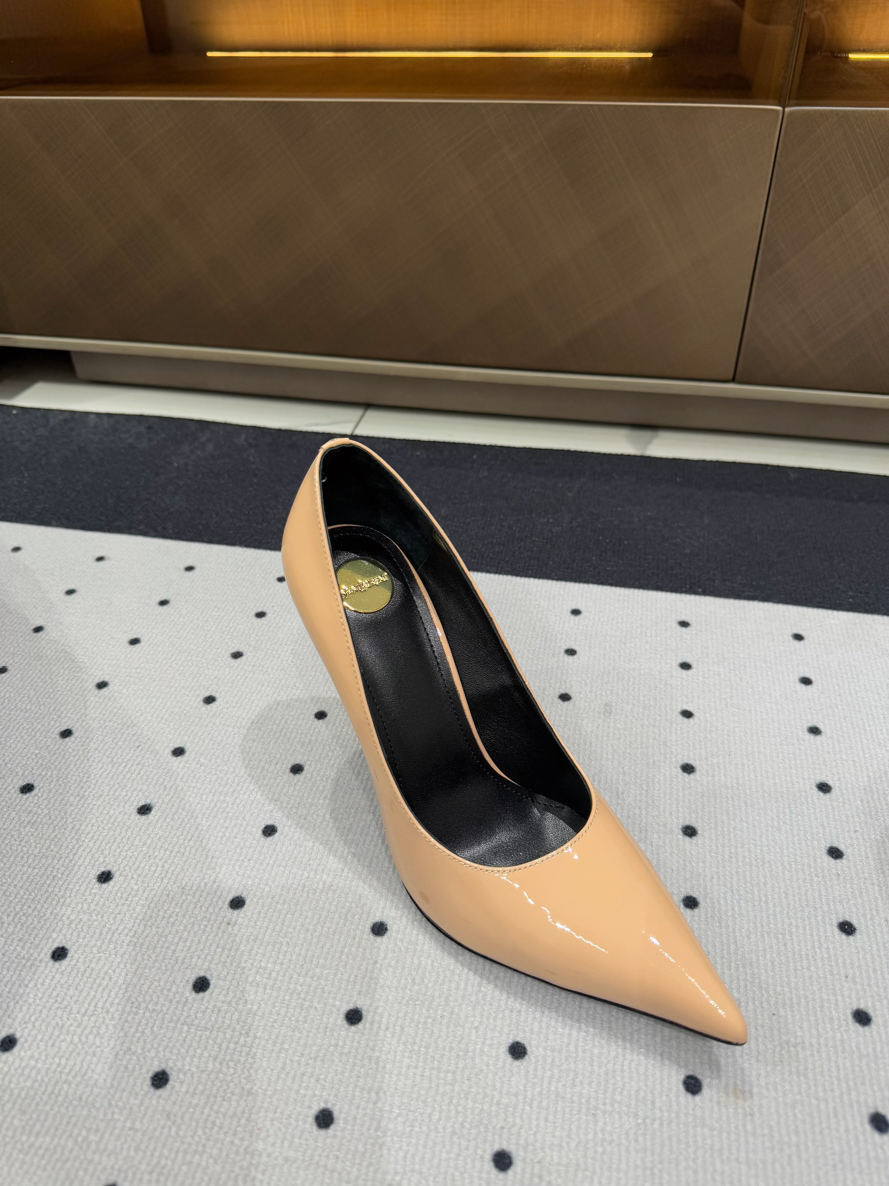 NORMA PUMPS IN BISQUE GLOSSY SHEEPSKIN