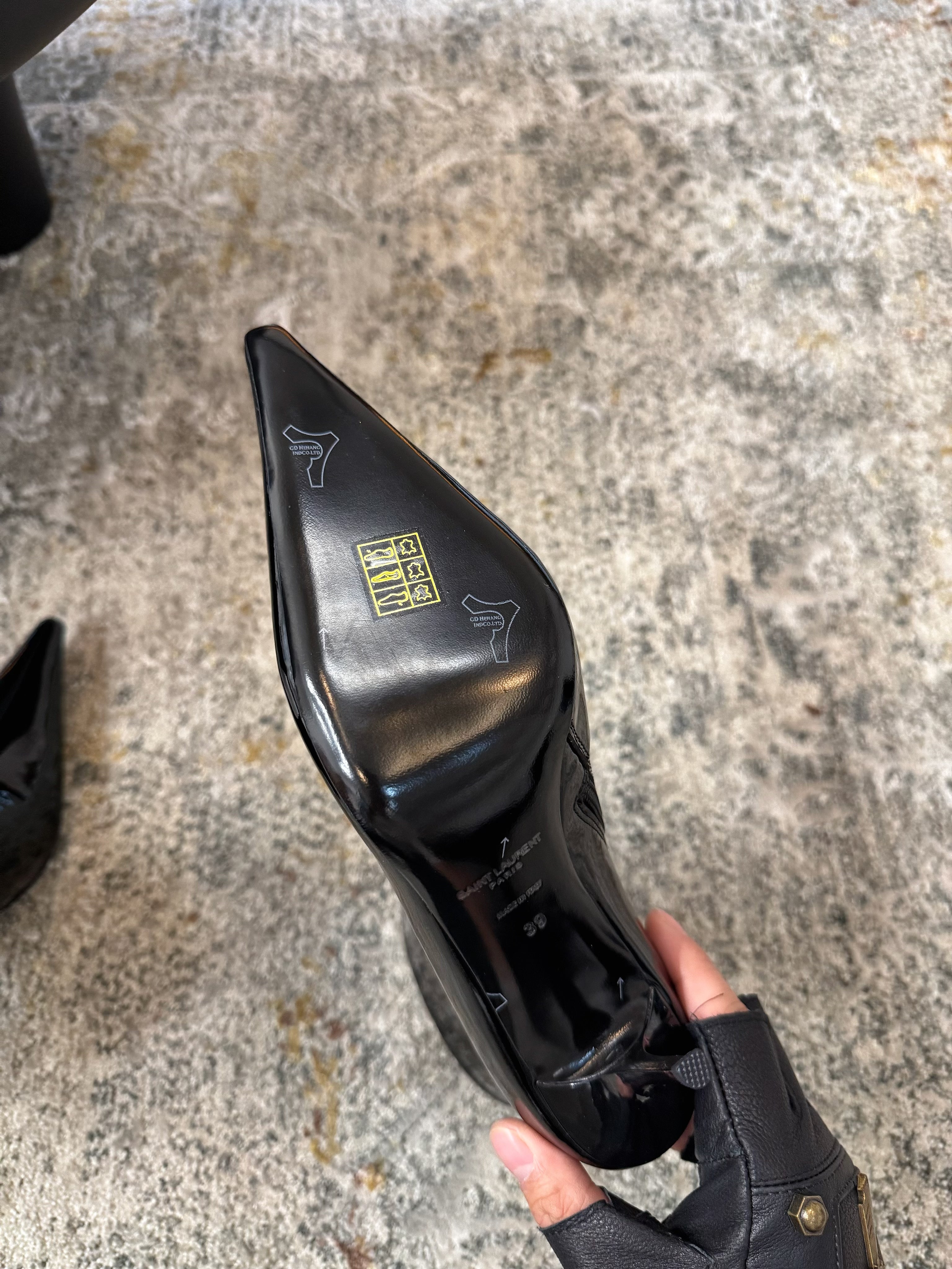 YSL 2025 Short Boot Black Patent Leather 571303