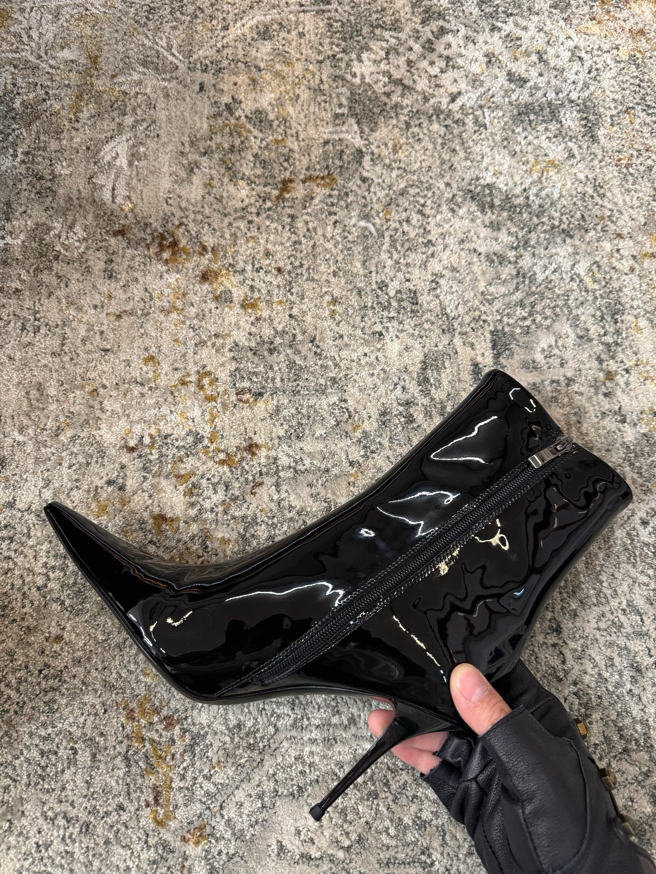 YSL 2025 Short Boot Black Patent Leather 571303