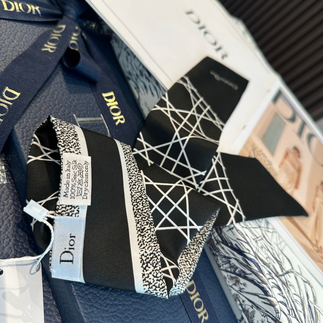 CC  Twilly Mini Scarf 120cm Black Mulberry Silk 945731