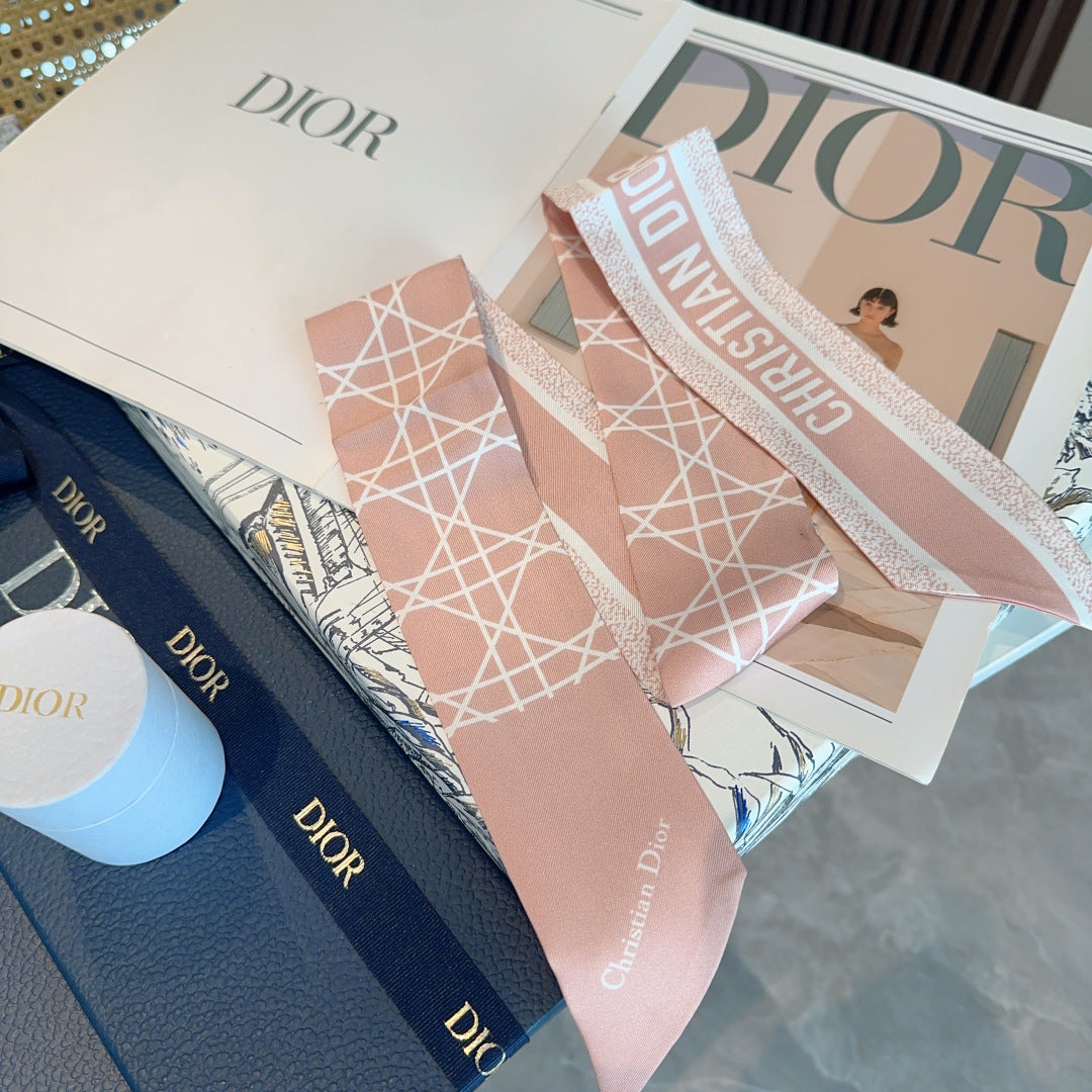 CC  Twilly Mini Scarf 120cm Light Pink Mulberry Silk 945733