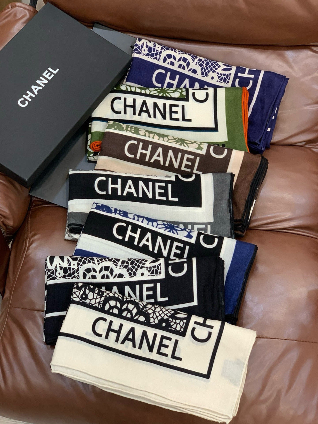 CC 25 Scarf 135cm White  Black Cashmere Mulberry Silk 965404