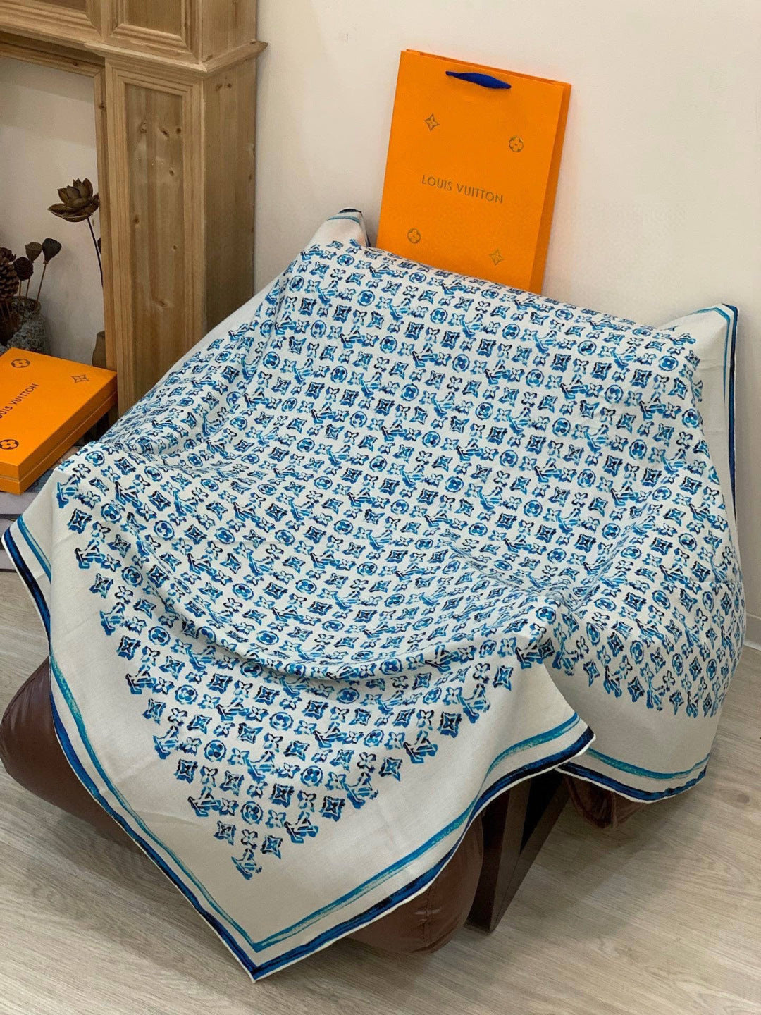 LV Double-Sided Shawl Scarf 135cm Ivory Blue Cashmere 968793