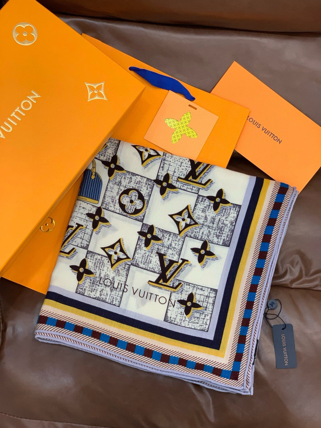 LV Double-Sided Shawl Scarf 135cm Black Yellow Cashmere 968797