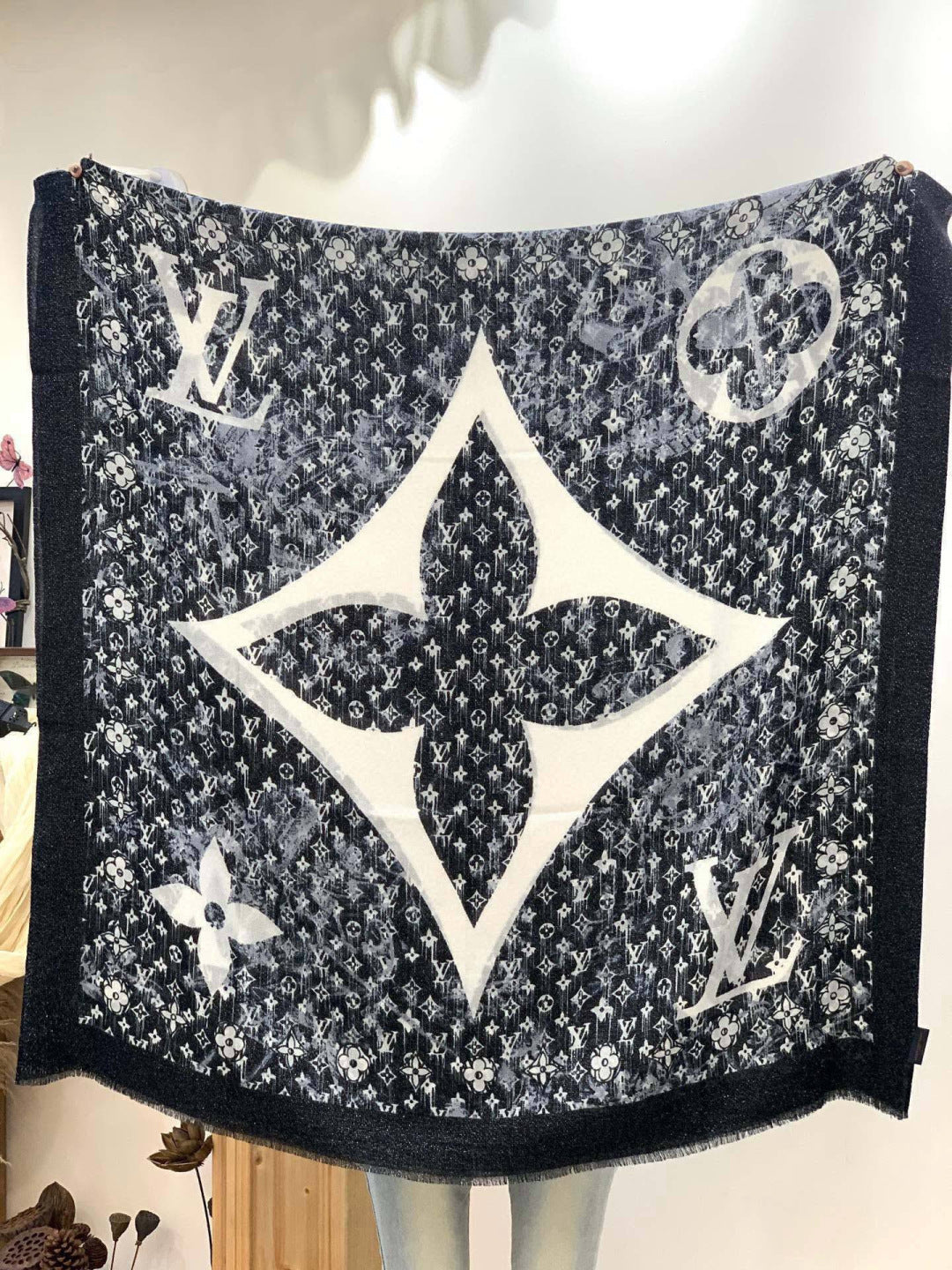 LV Shiny Silver Scarf 200cm Black White Cashmere 969182