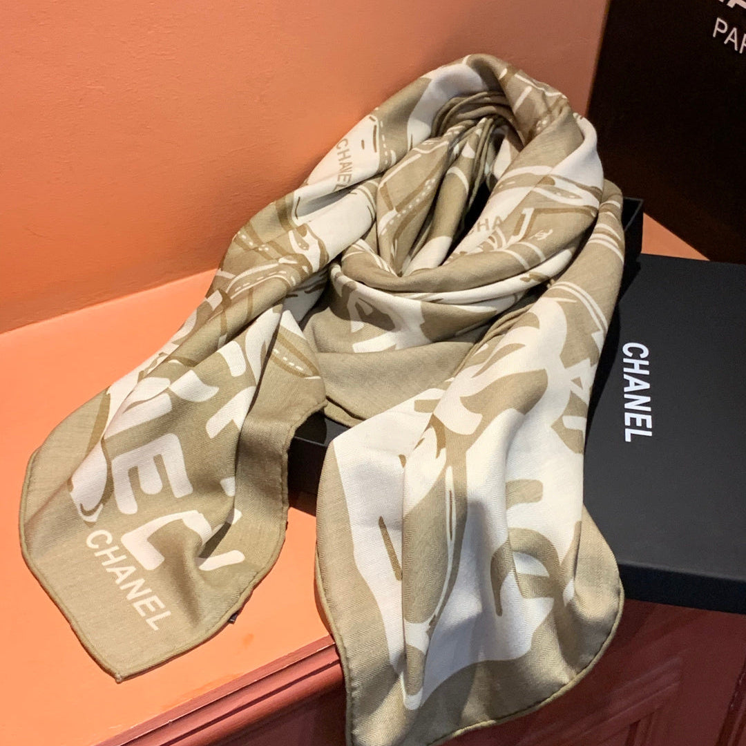 CC 25 Reversible Scarf 135cm Beige White Cashmere 970902