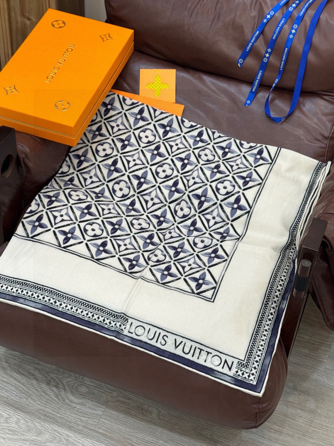 LV Velvet Square Scarf 135cm Black White Cashmere 970941