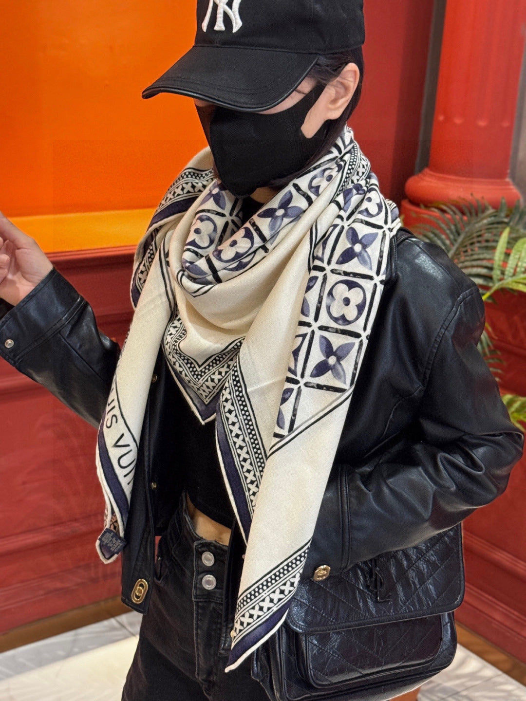 LV Velvet Square Scarf 135cm Black White Cashmere 970941