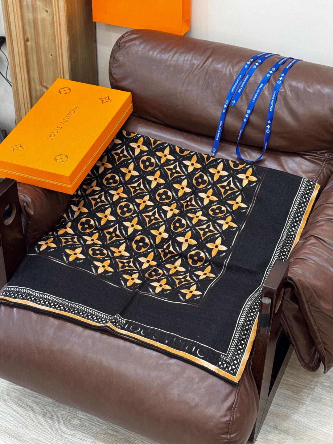 LV Velvet Square Scarf 135cm Black Beige Cashmere 970942