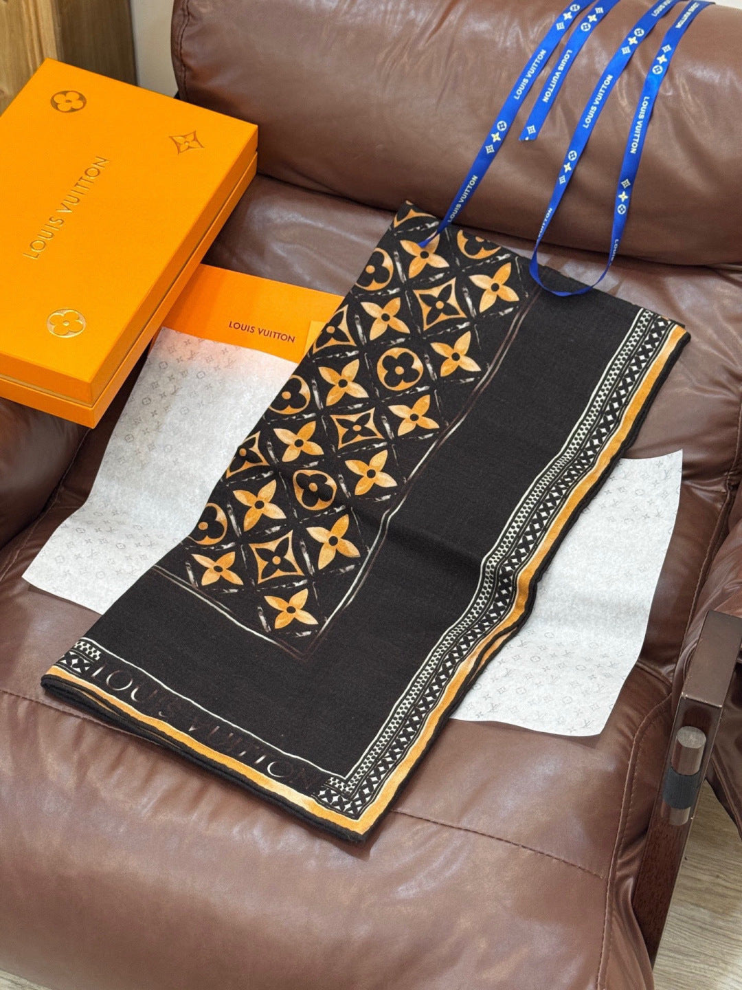 LV Velvet Square Scarf 135cm Black Beige Cashmere 970942