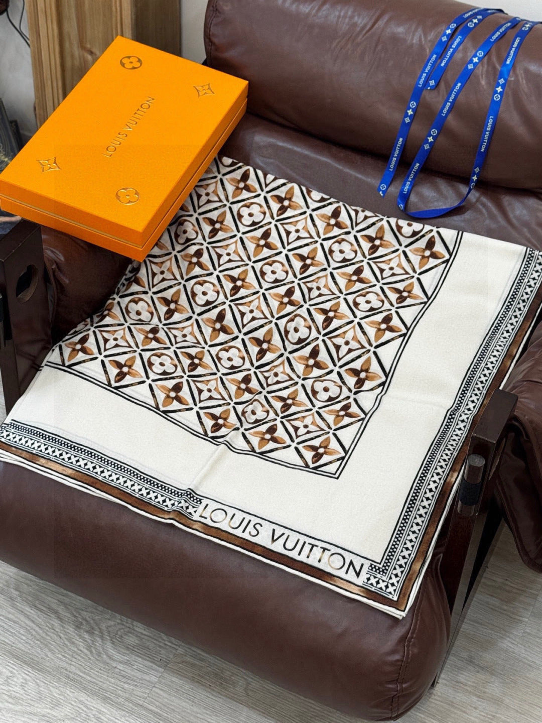 LV Velvet Square Scarf 135cm White Black Beige Cashmere 970943