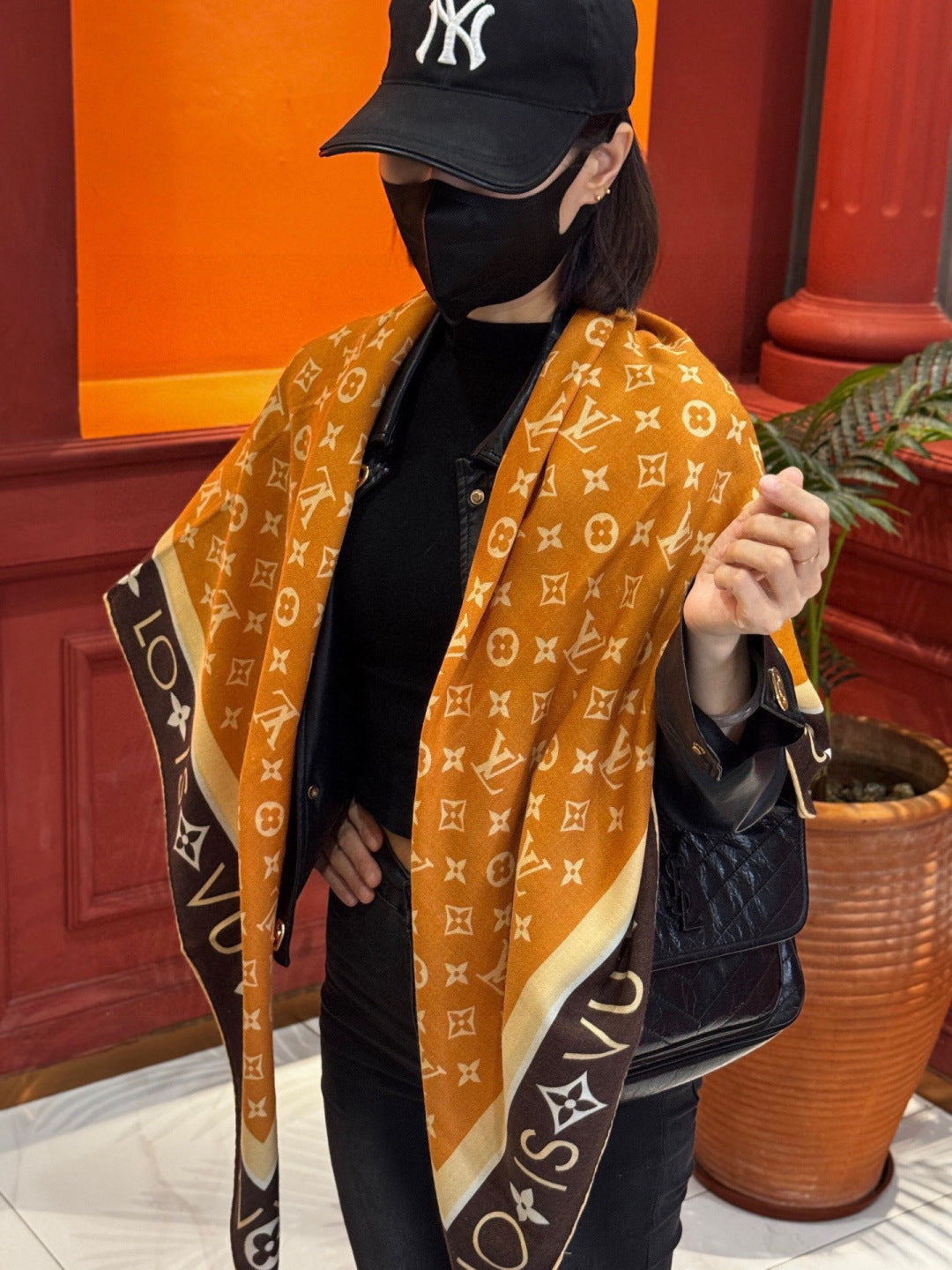 LV Velvet Square Scarf 135cm Camel Black Cashmere 970945