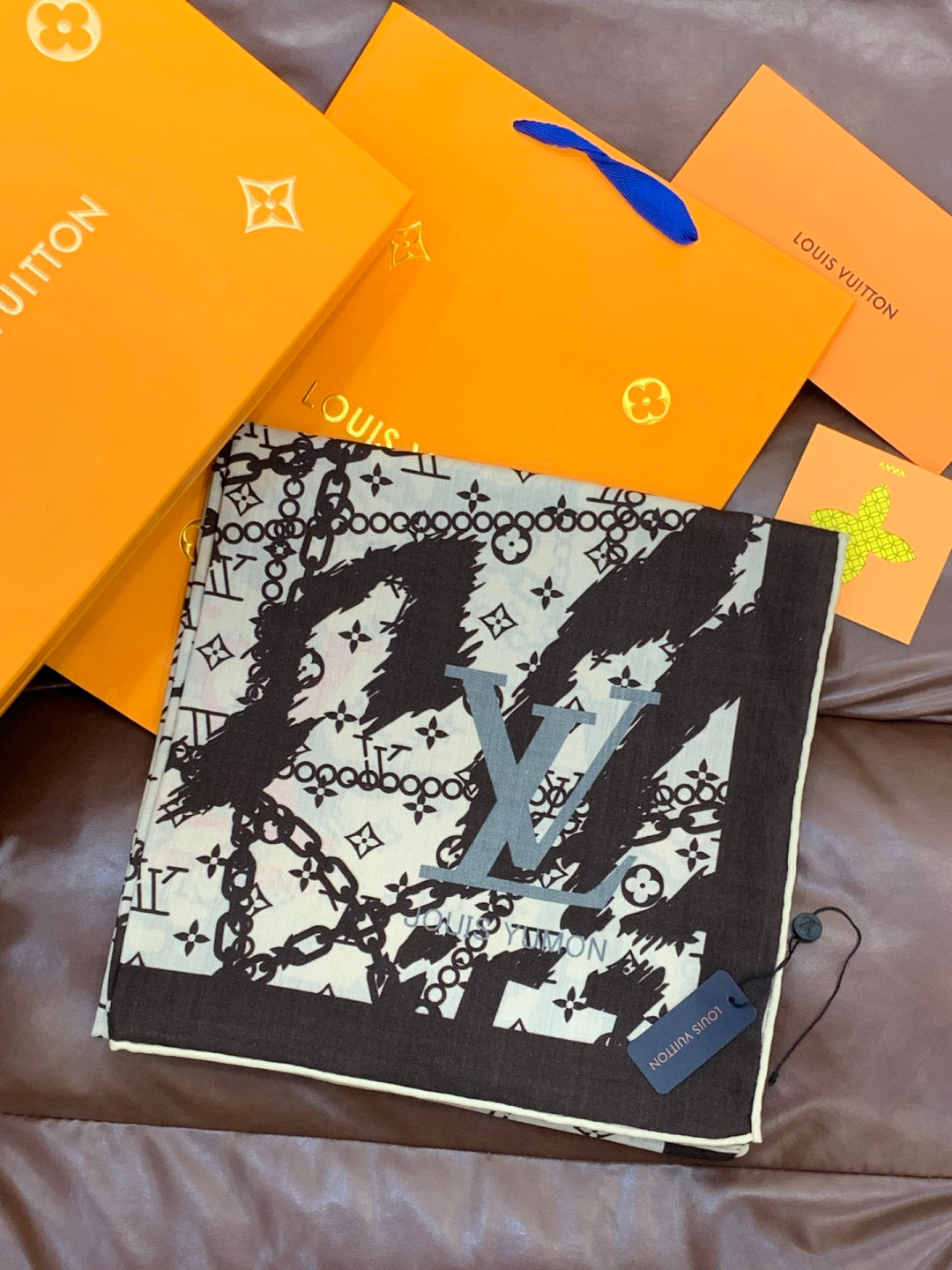 LV Double-Sided Shawl Scarf 140cm White Black Silk Cashmere 976740