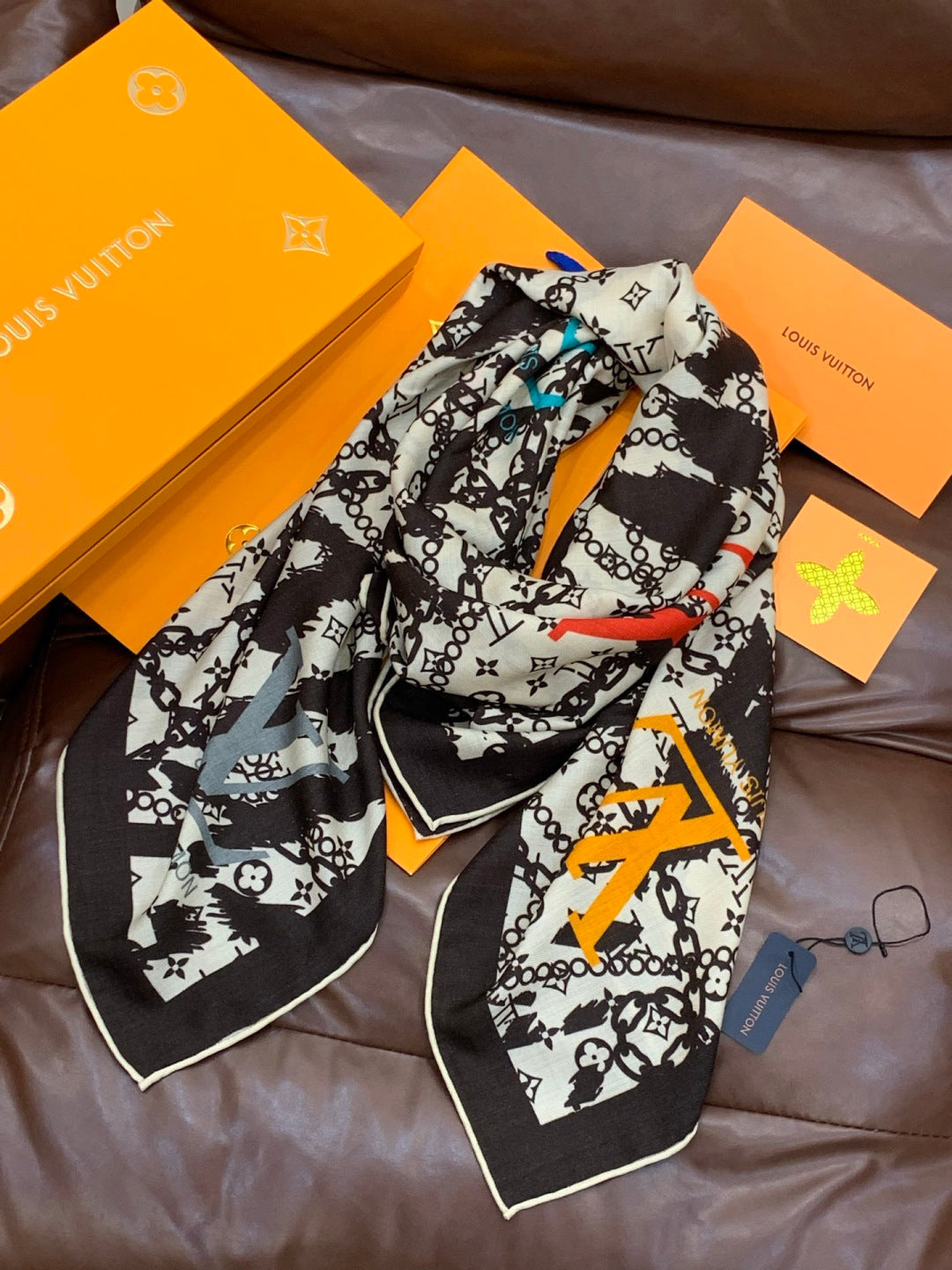 LV Double-Sided Shawl Scarf 140cm White Black Silk Cashmere 976740