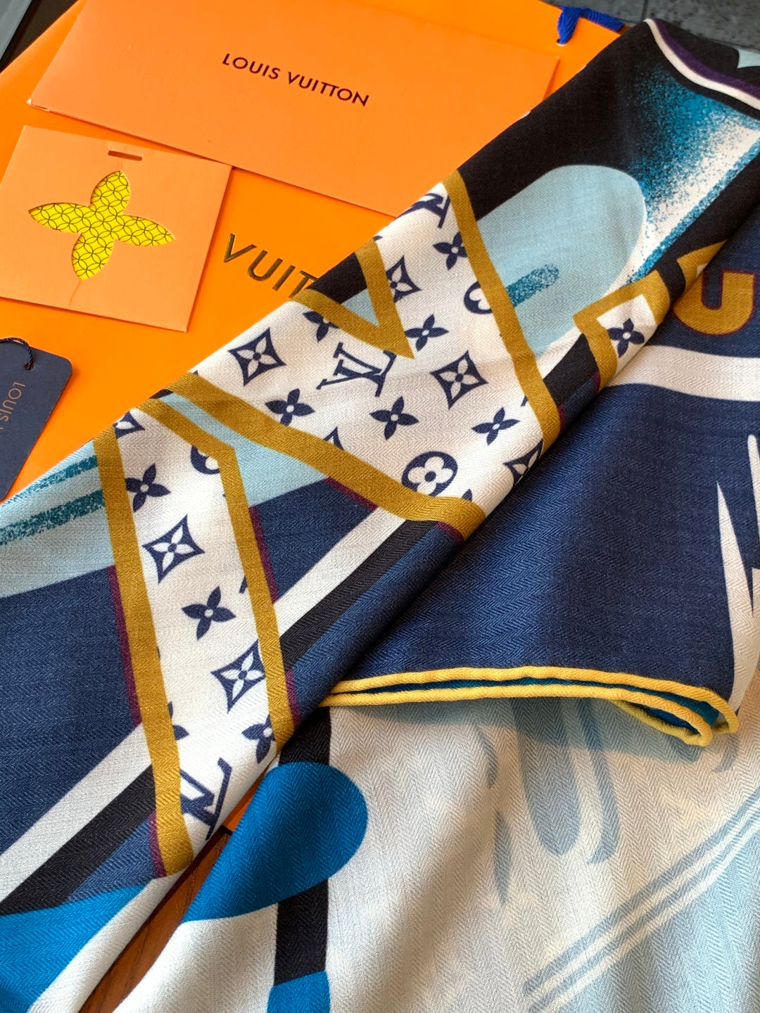 LV Scarf 135cm White Blue Cashmere Mulberry Silk 976761