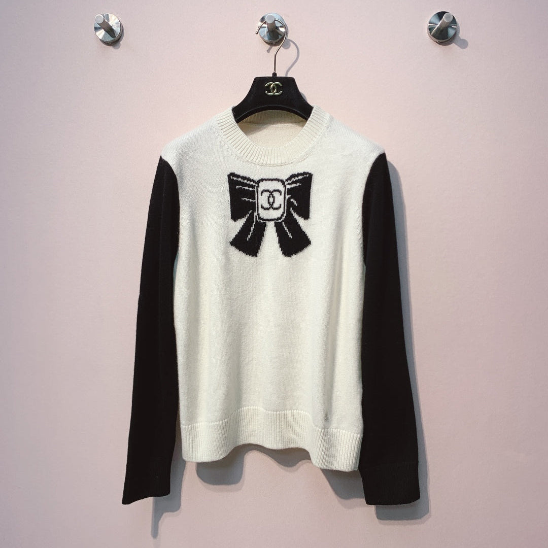 Chanel 25 Bow Sweater Black White Wool 317422