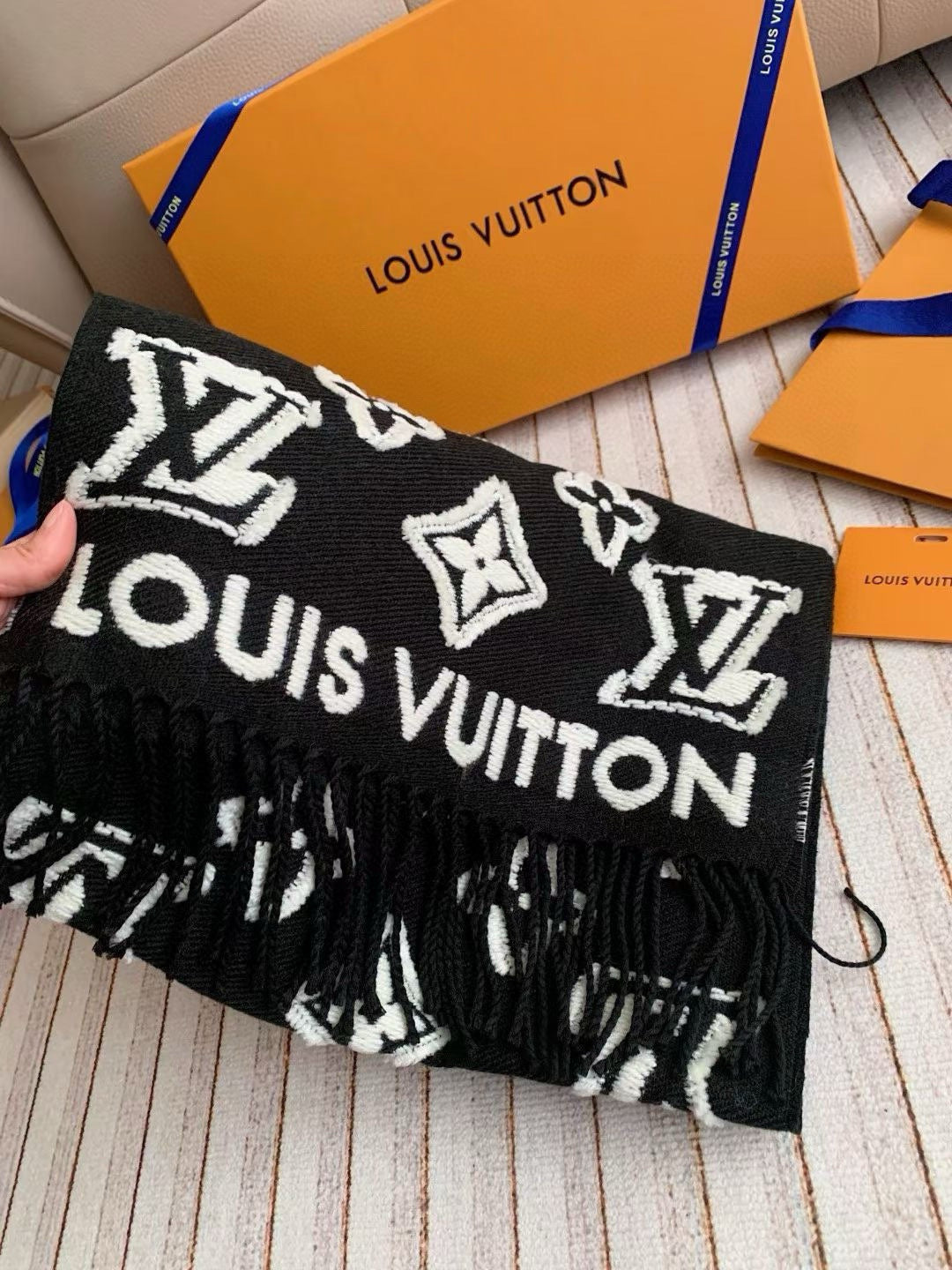 LV 3D Scarf 220cm Black White Cashmere 973417