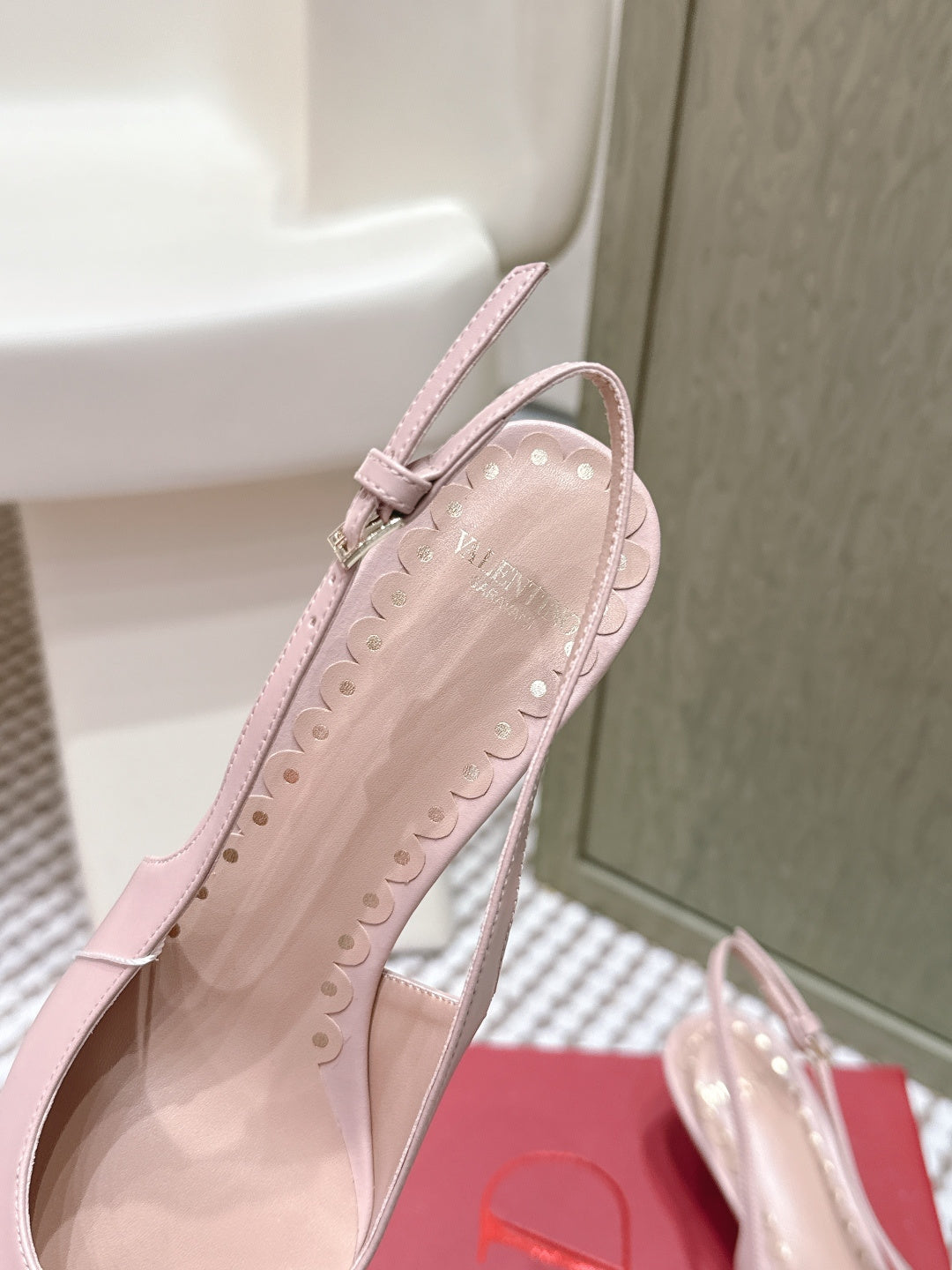 VT 26s Slingback 45 White Pink Calfskin 612240