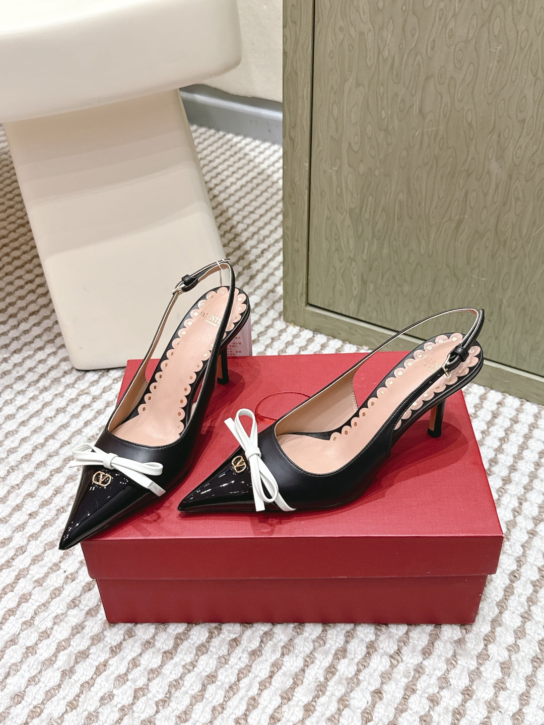 VT 26s Slingback 70 Black Patent Calfskin 612246