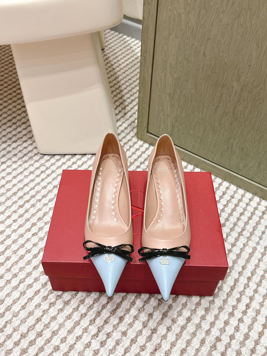 VT 26s Pump 45 Beige Blue Genuine Leather 612252