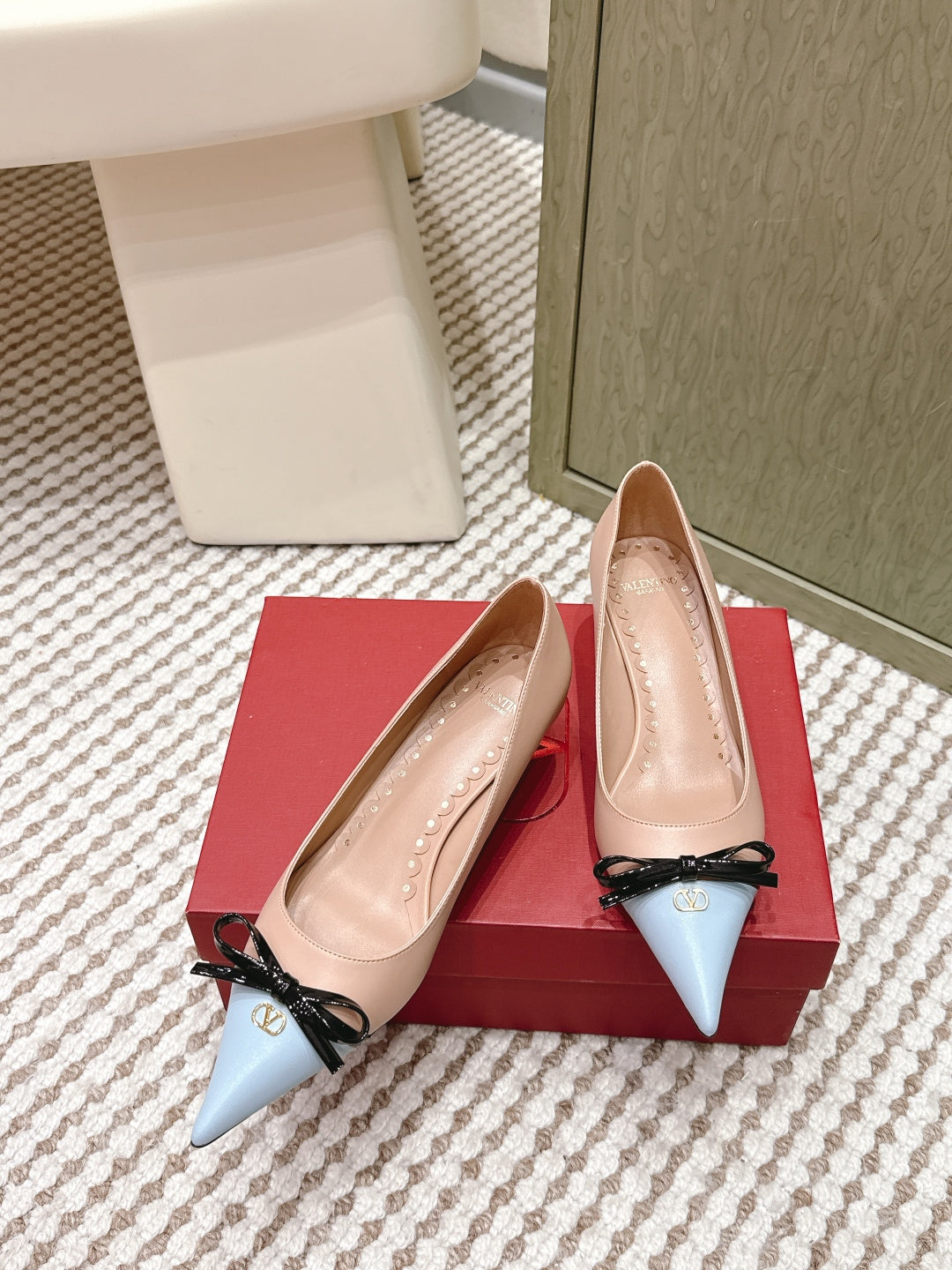 VT 26s Pump 45 Beige Blue Genuine Leather 612252