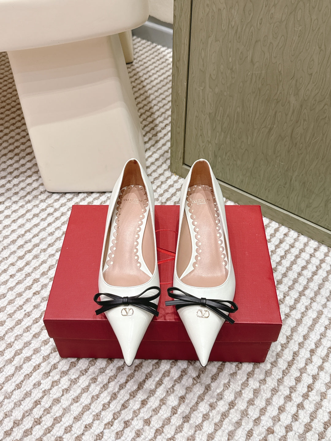 VT 26s Pump 45 White Genuine Leather 612253