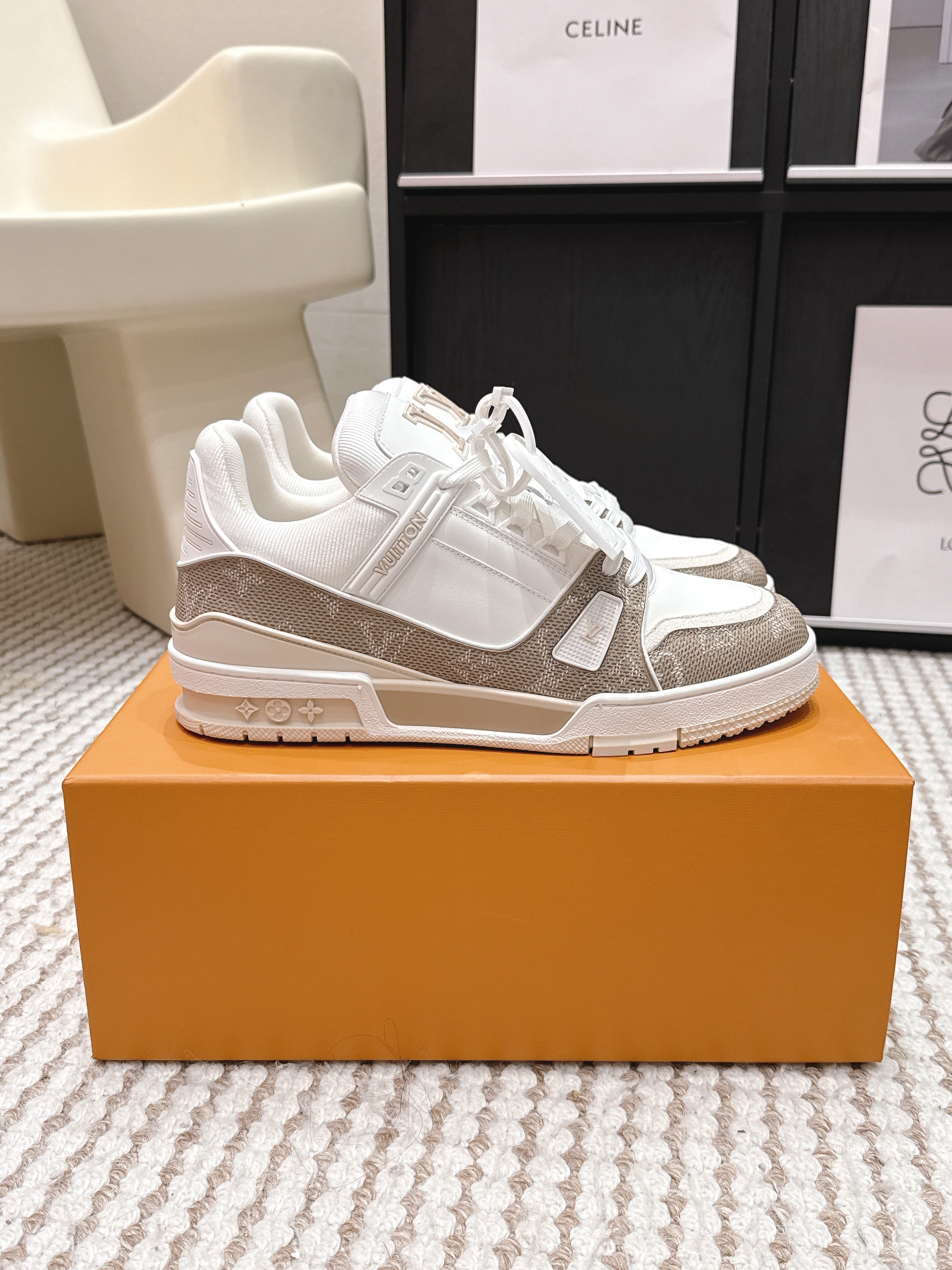 LV 26ss Trainer Sneakers White Beige Cowhide 632426