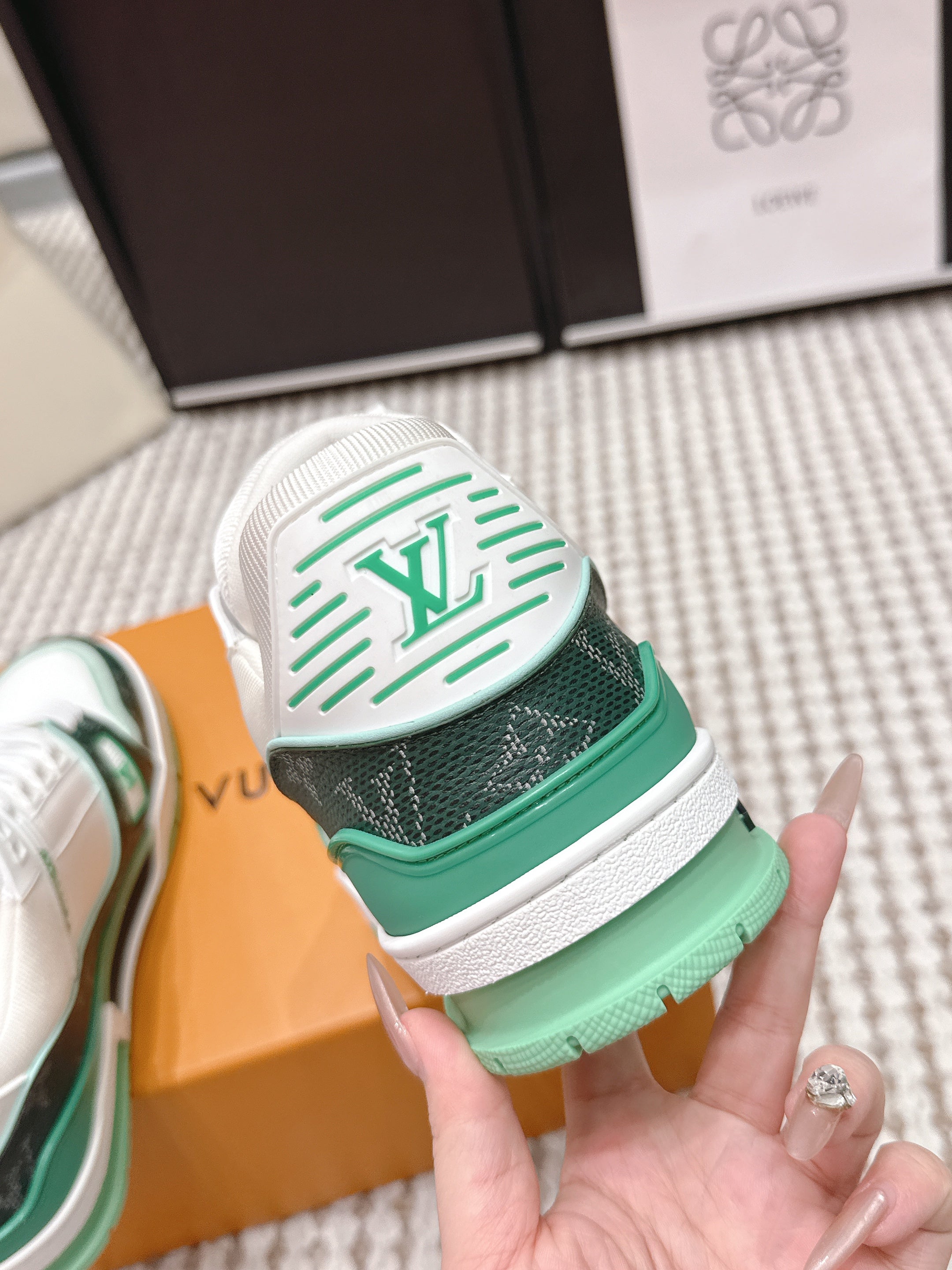 LV 26ss Trainer Sneakers White Dark Green Cowhide 632427