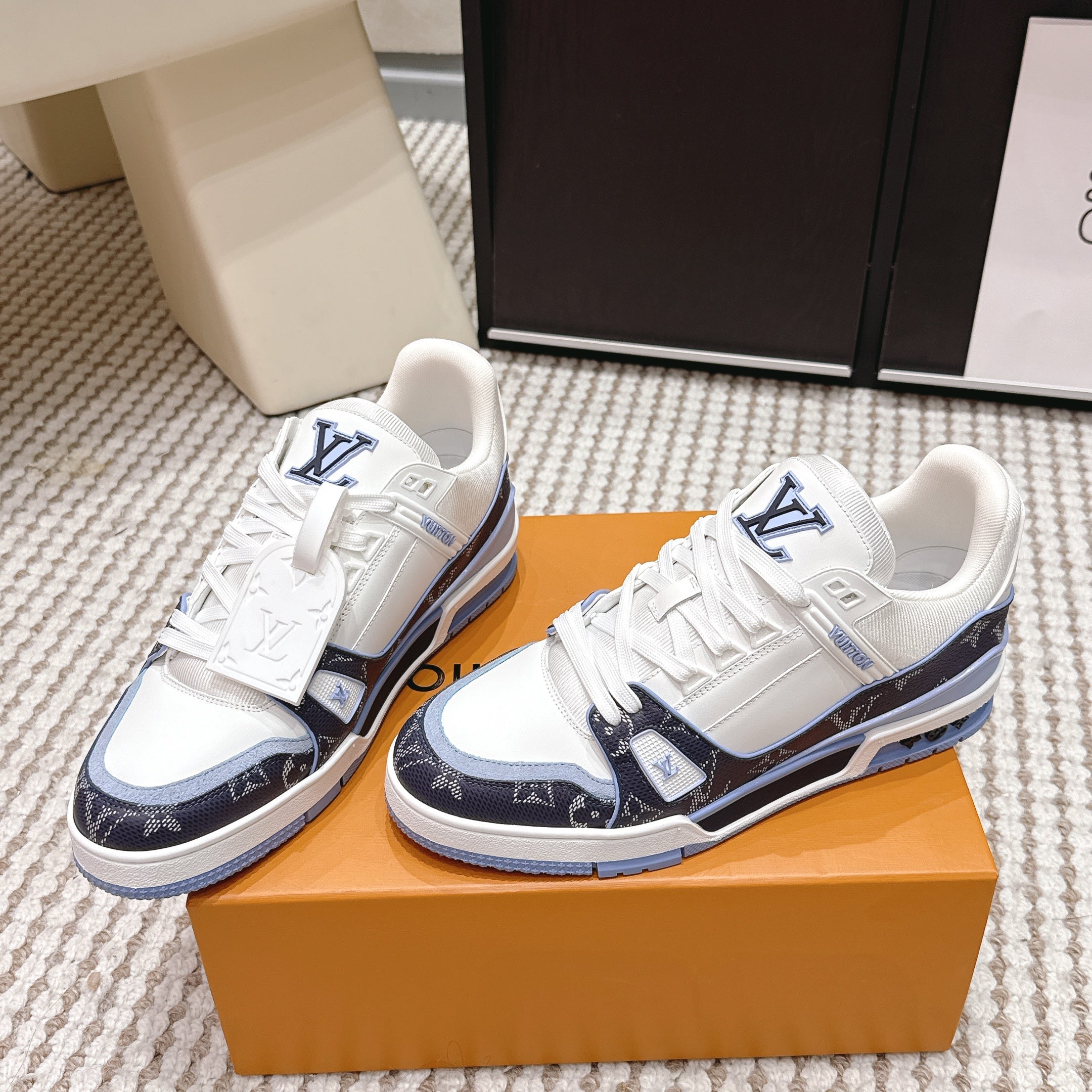 LV 26ss Trainer Sneakers White Navy Blue Cowhide 632428