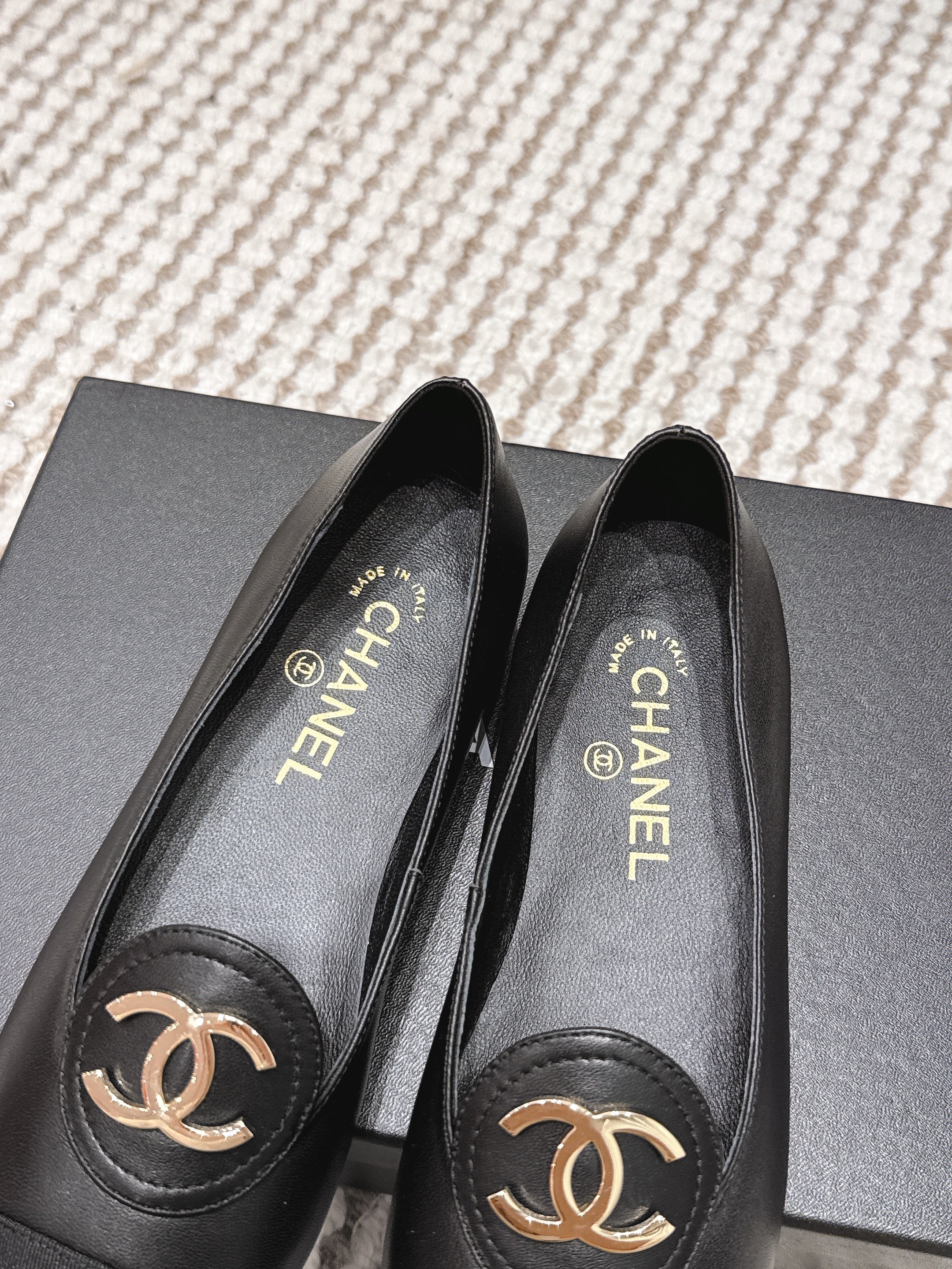 CC 26s Slip-on Flat Black Calfskin 632340