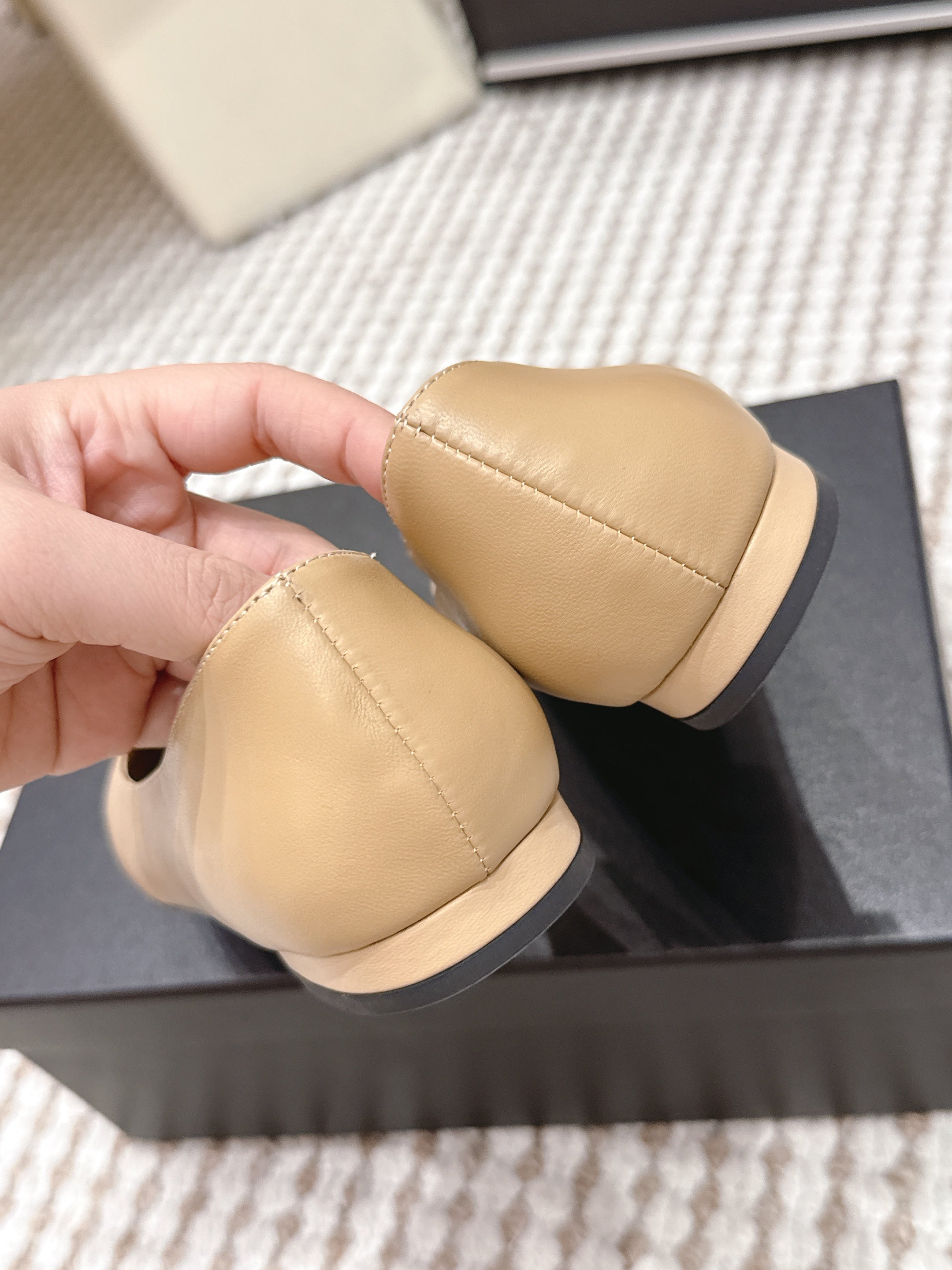 CC 26s Slip-on Flat Beige Black Calfskin 632343